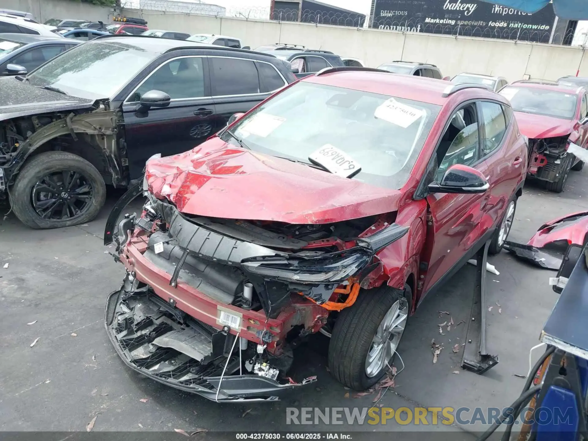 2 fotografías del automóvil dañado 1G1FY6S06P4194368 CHEVROLET BOLT EUV 2023