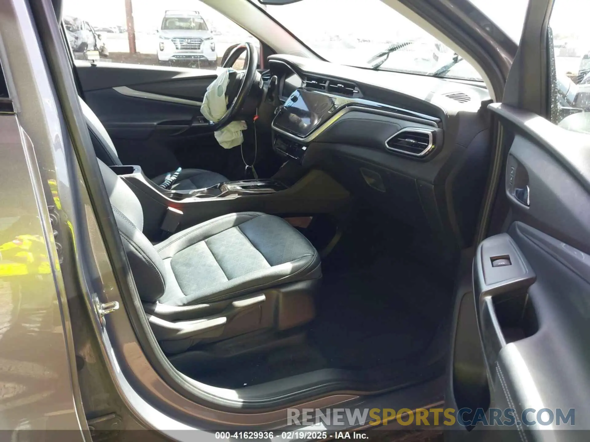 5 fotografías del automóvil dañado 1G1FY6S08P4106842 CHEVROLET BOLT EUV 2023
