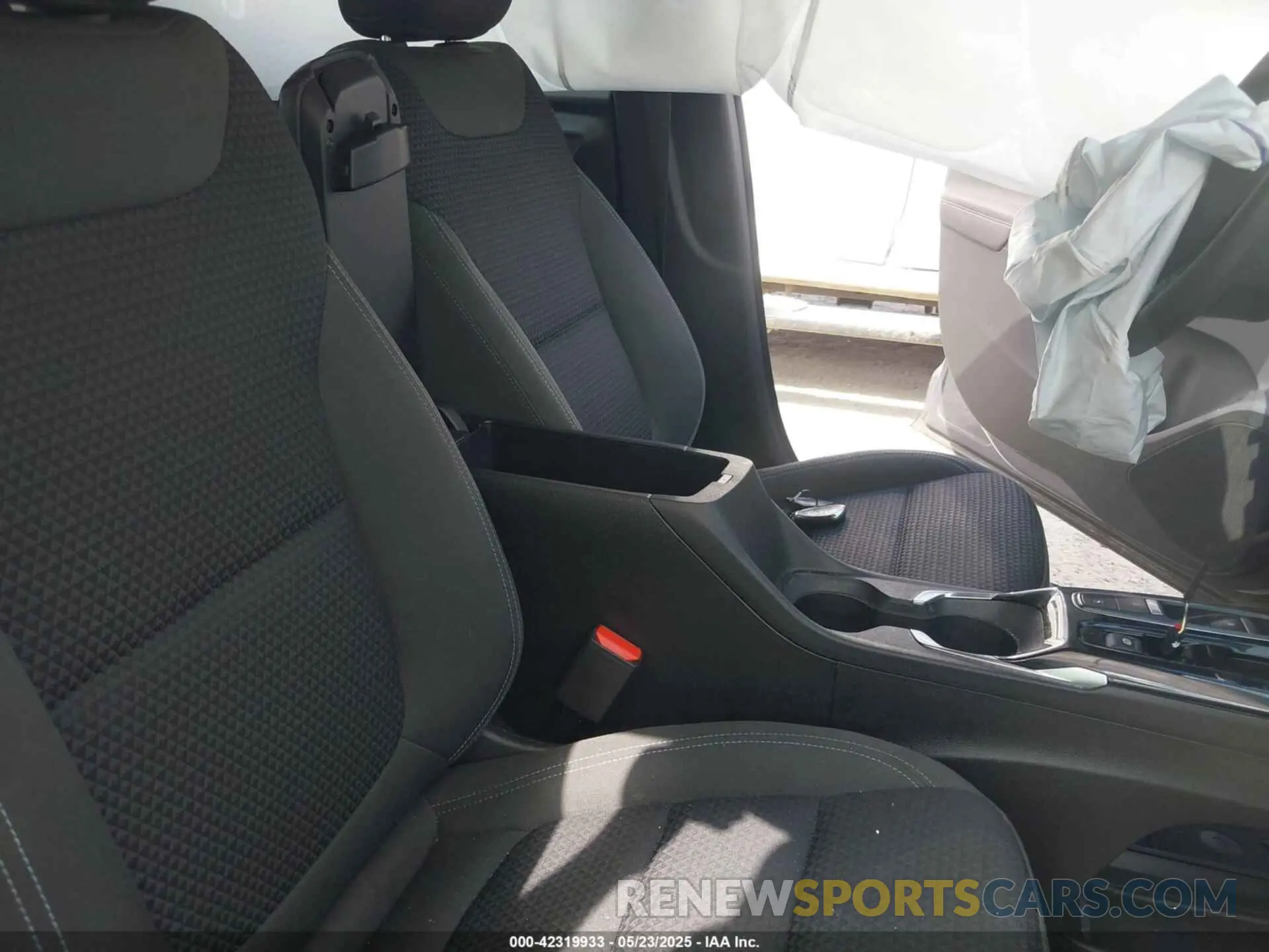 5 fotografías del automóvil dañado 1G1FY6S08P4140103 CHEVROLET BOLT EUV 2023