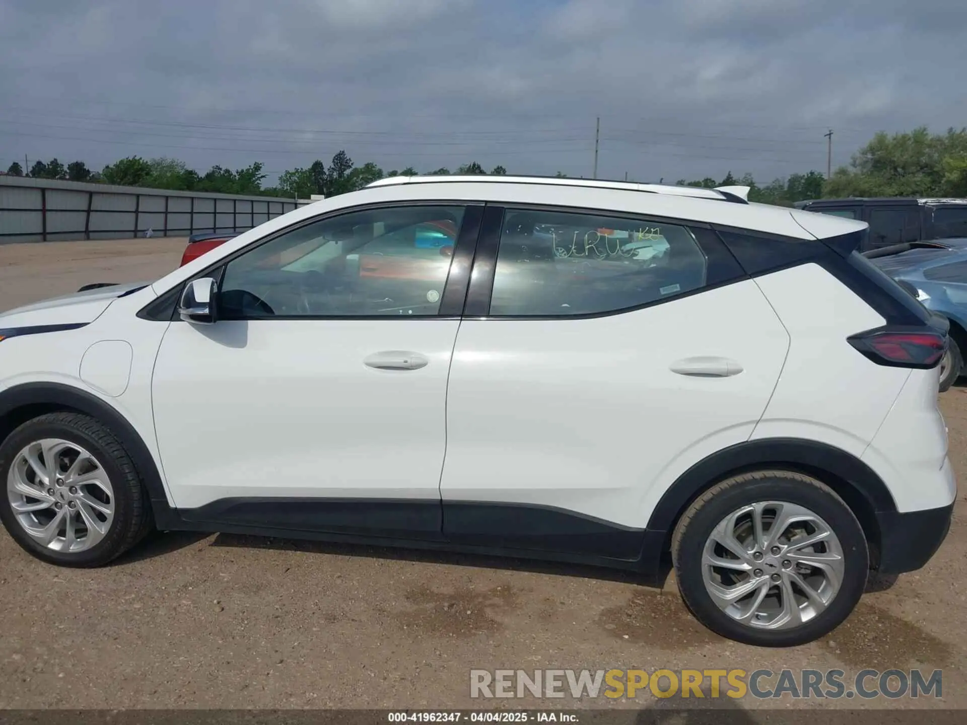 14 fotografías del automóvil dañado 1G1FY6S08P4146306 CHEVROLET BOLT EUV 2023
