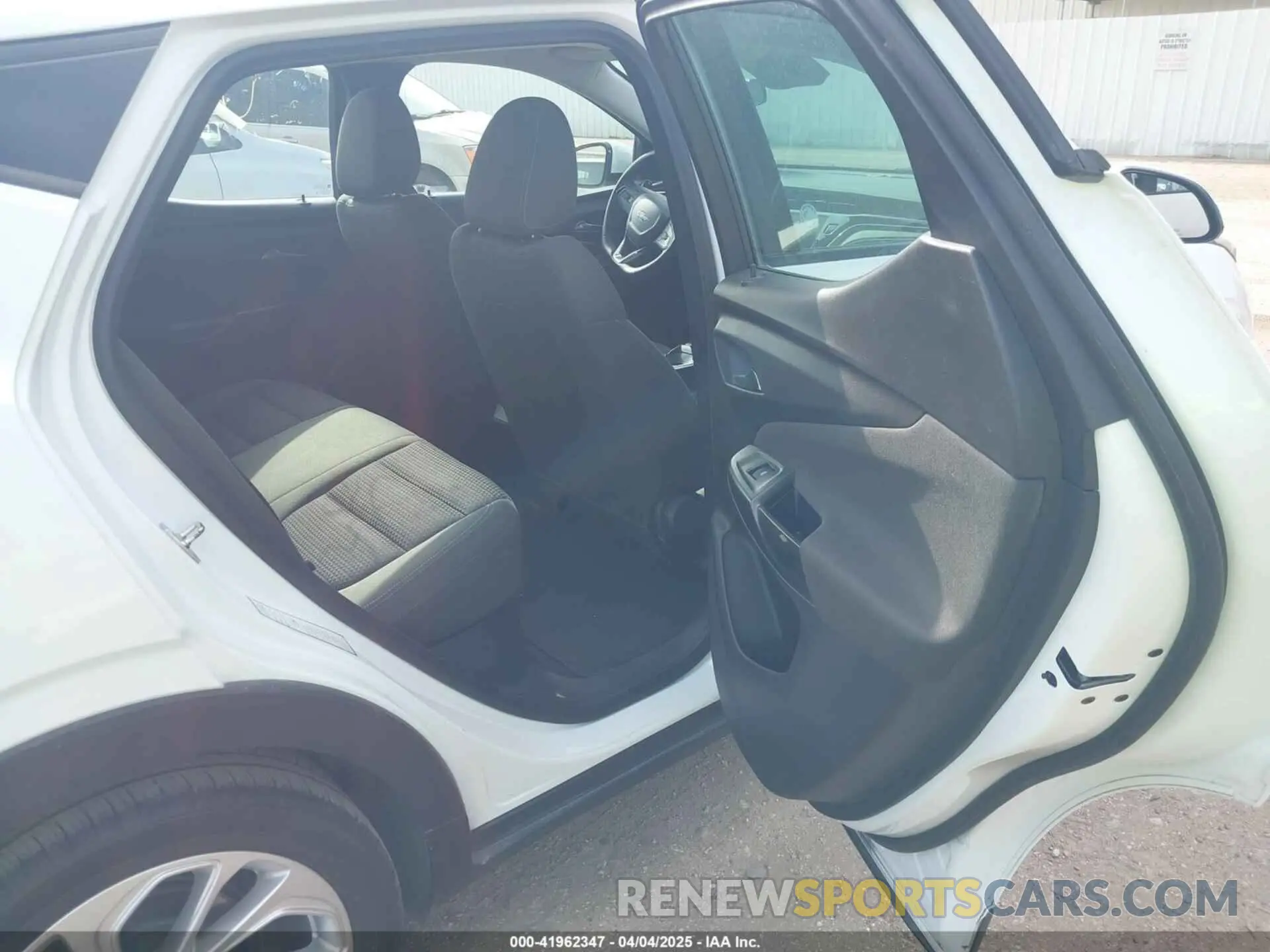 8 fotografías del automóvil dañado 1G1FY6S08P4146306 CHEVROLET BOLT EUV 2023