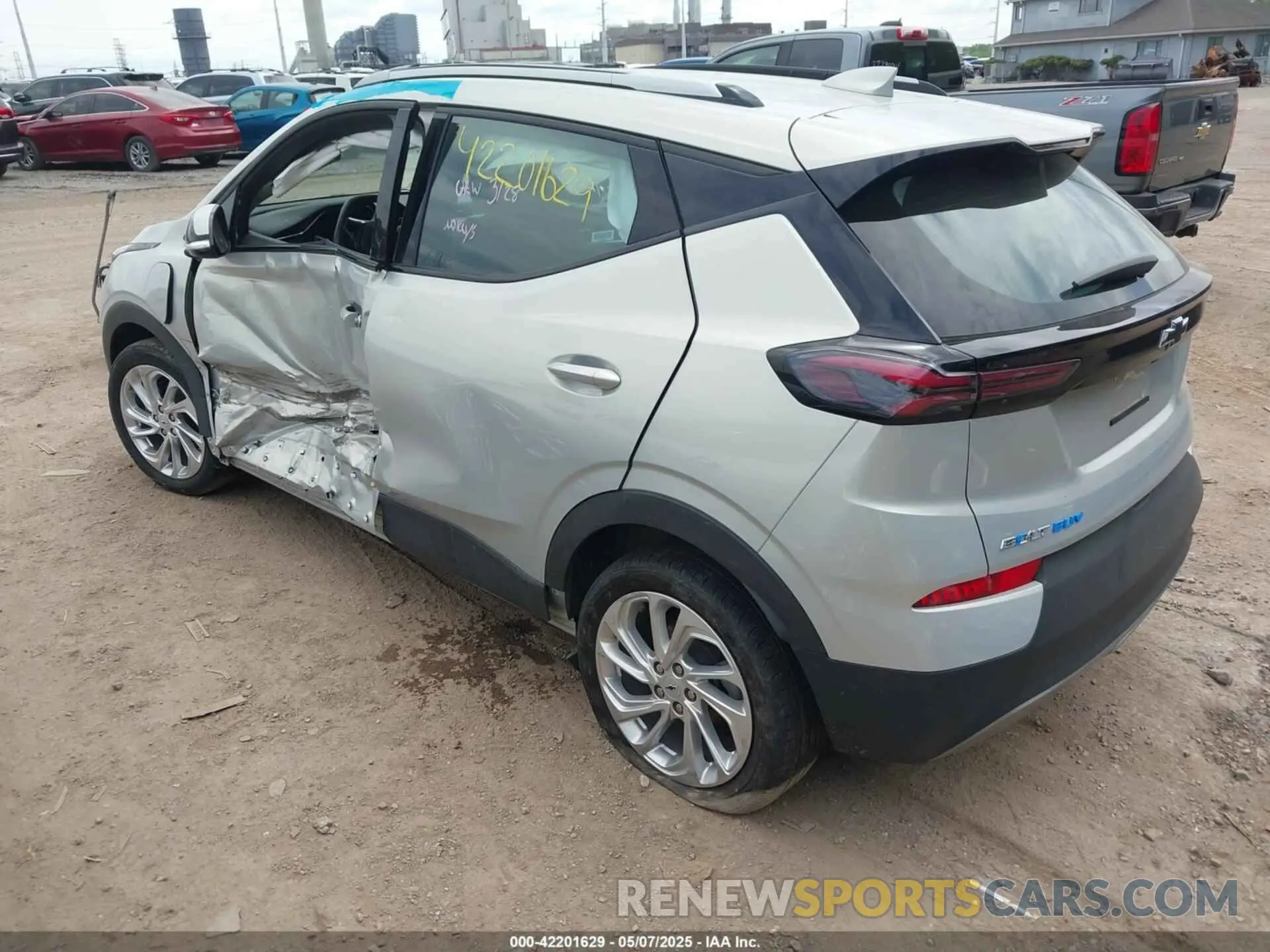 3 fotografías del automóvil dañado 1G1FY6S08P4148881 CHEVROLET BOLT EUV 2023