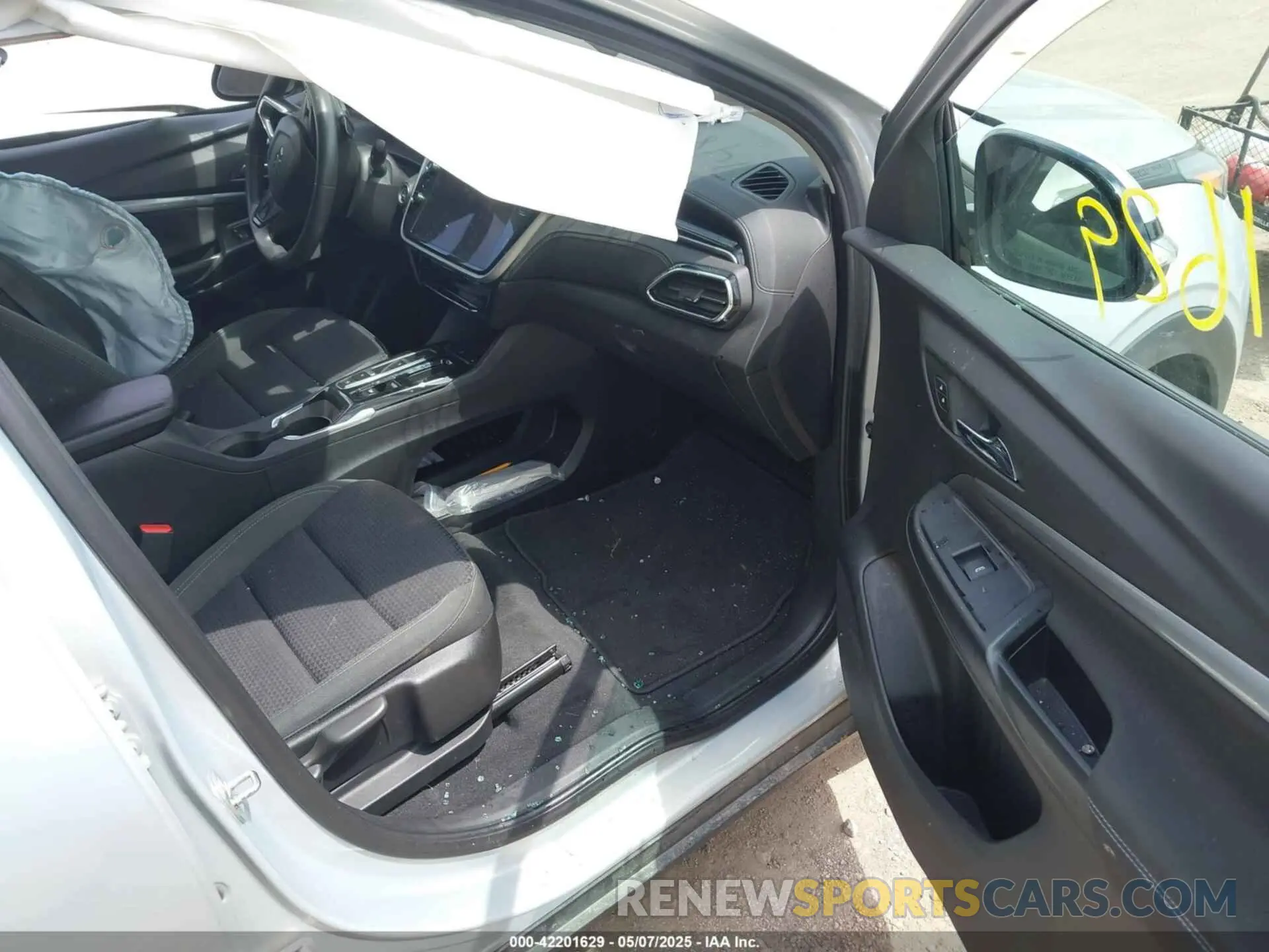 5 fotografías del automóvil dañado 1G1FY6S08P4148881 CHEVROLET BOLT EUV 2023