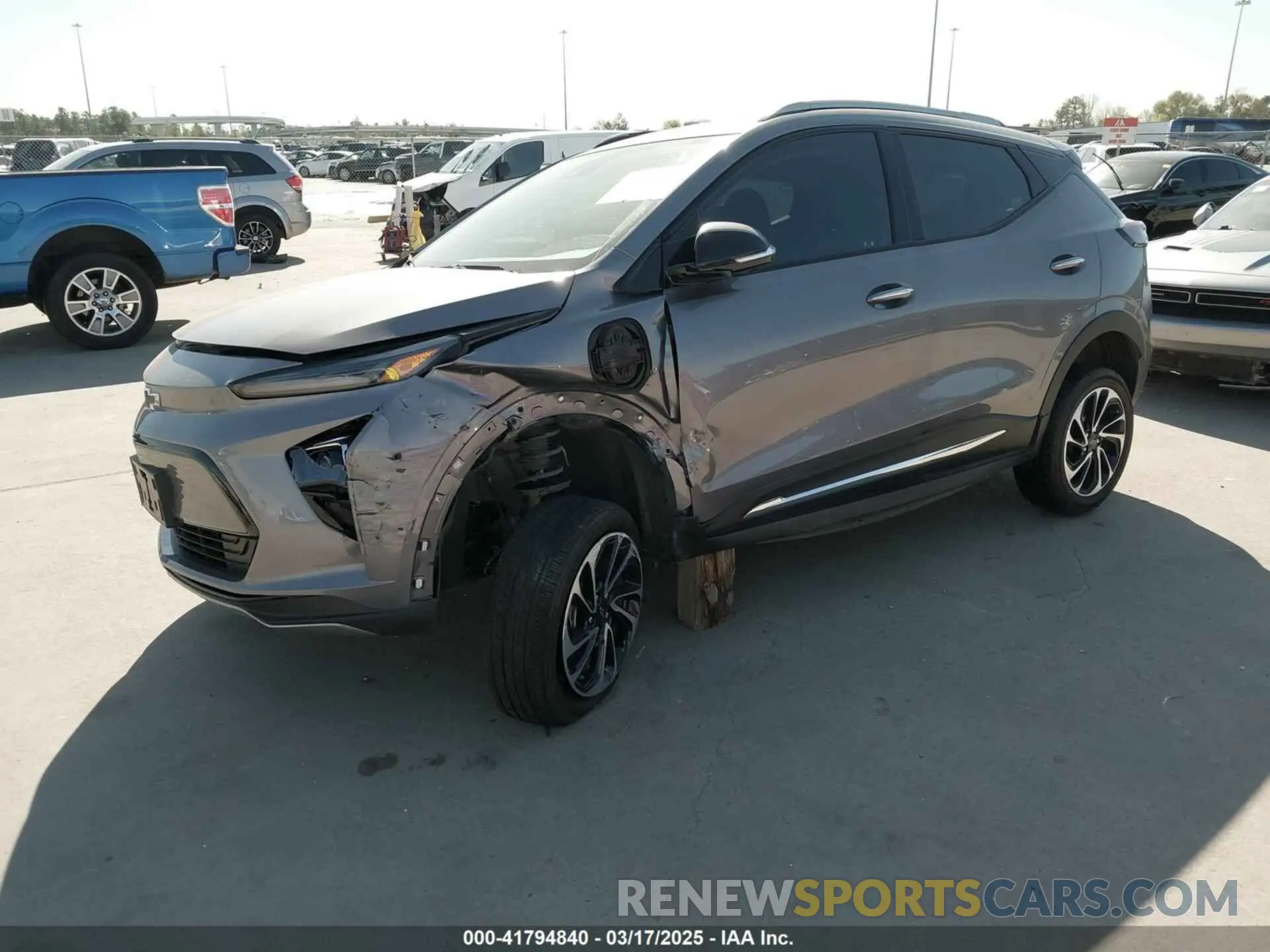 2 fotografías del automóvil dañado 1G1FZ6S06P4192813 CHEVROLET BOLT EUV 2023