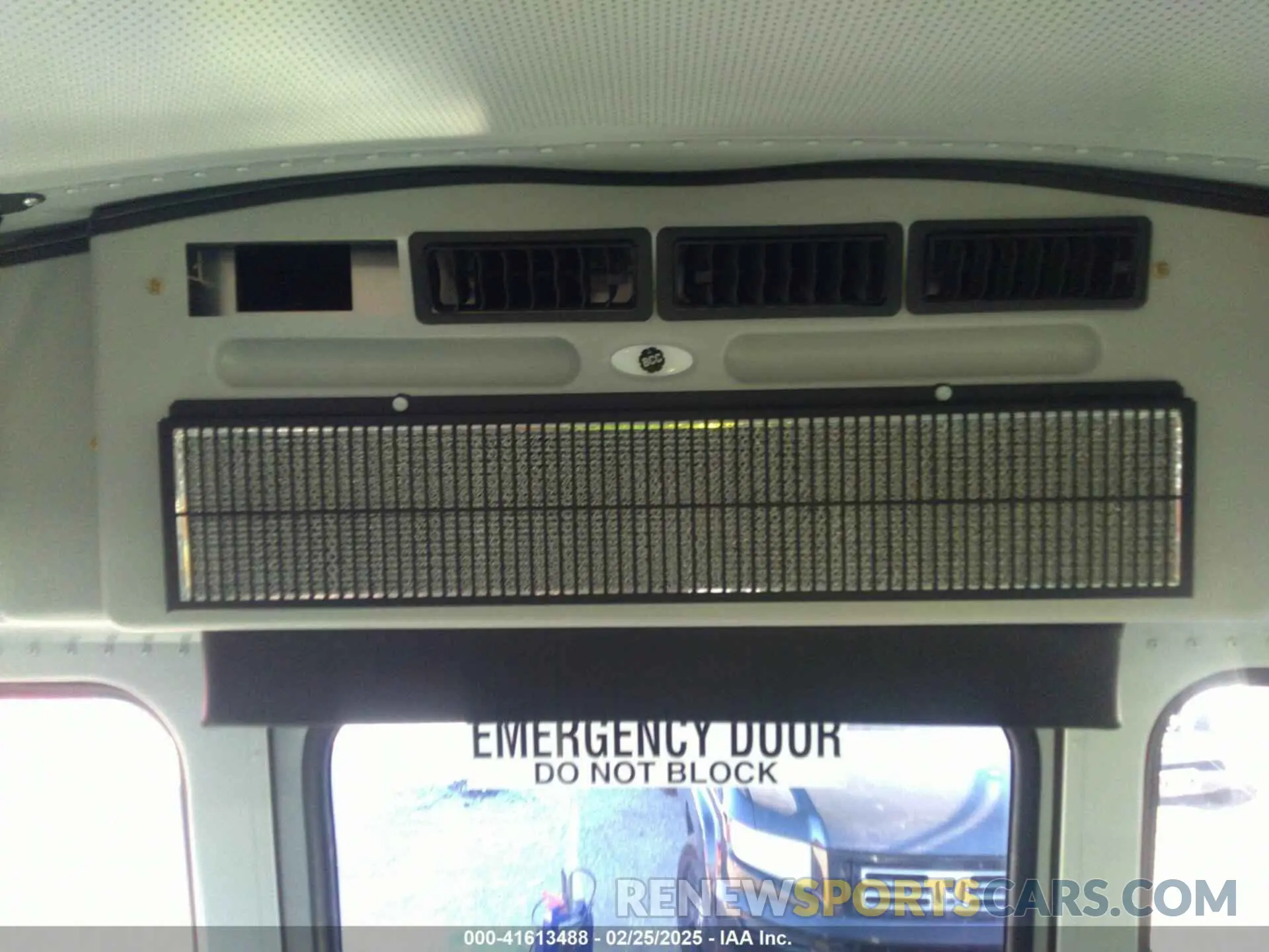 13 fotografías del automóvil dañado 1GB3GSB71P1207570 CHEVROLET BUS EXPRESS CUTAWAY 2023