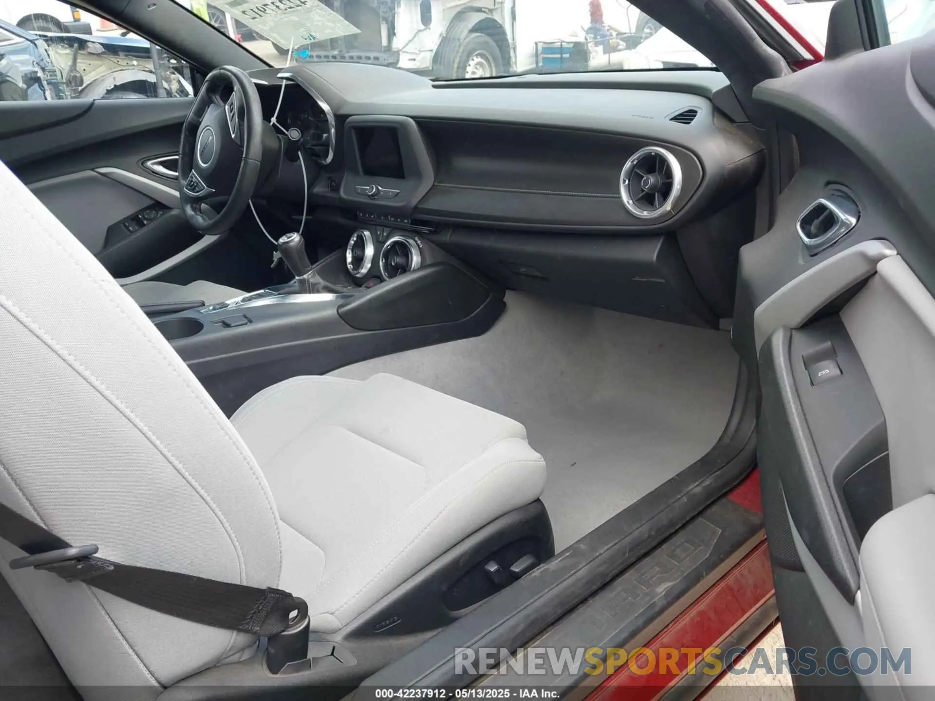 5 fotografías del automóvil dañado 1G1FA3DX1K0138612 CHEVROLET CAMARO 2019