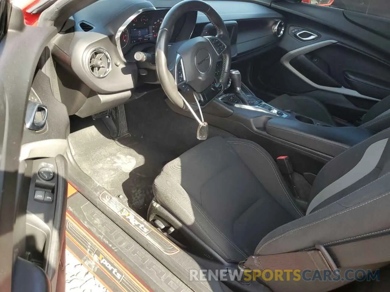8 fotografías del automóvil dañado 1G1FB1RX1K0148244 CHEVROLET CAMARO 2019
