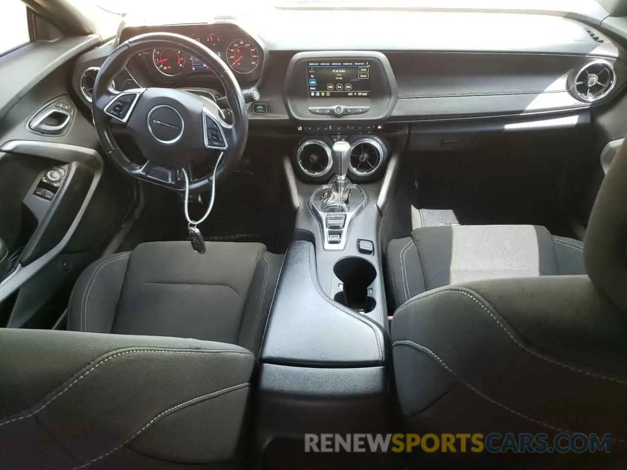 8 fotografías del automóvil dañado 1G1FB3DS0K0145777 CHEVROLET CAMARO 2019