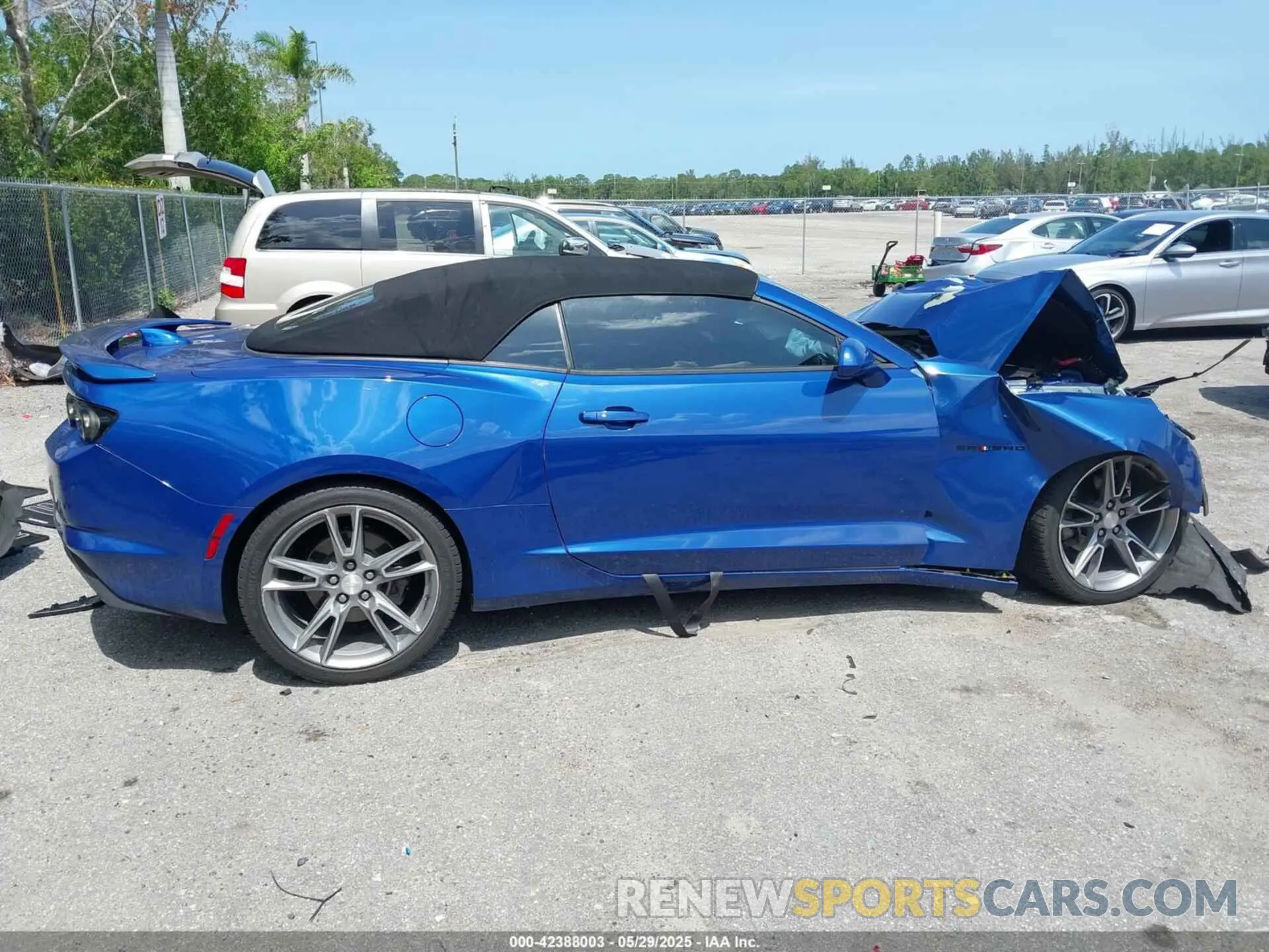 13 fotografías del automóvil dañado 1G1FB3DS1K0156383 CHEVROLET CAMARO 2019