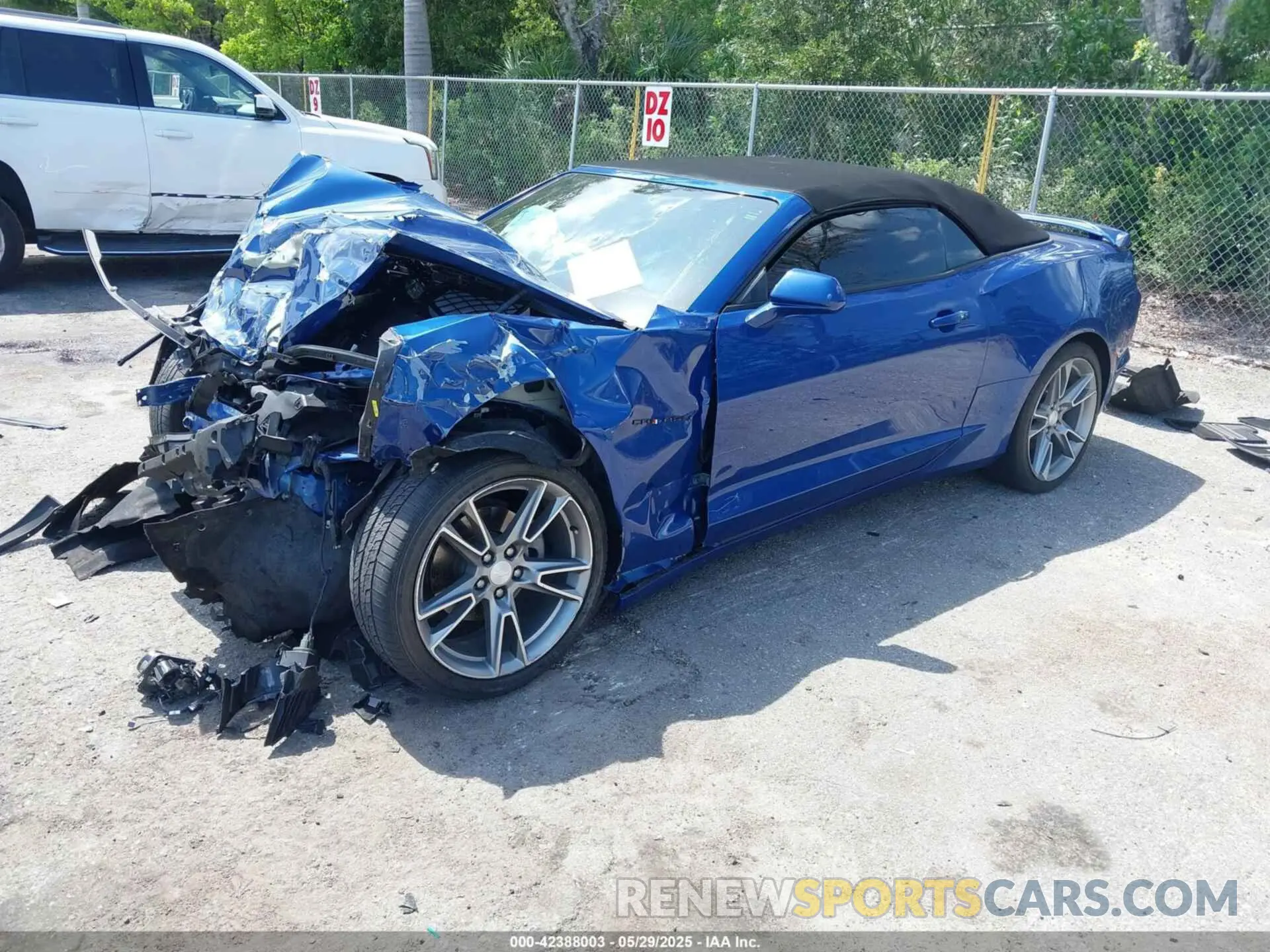 2 fotografías del automóvil dañado 1G1FB3DS1K0156383 CHEVROLET CAMARO 2019