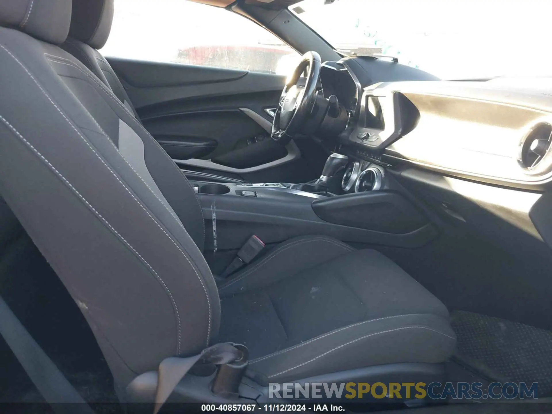 5 fotografías del automóvil dañado 1G1FB3DS7K0124988 CHEVROLET CAMARO 2019