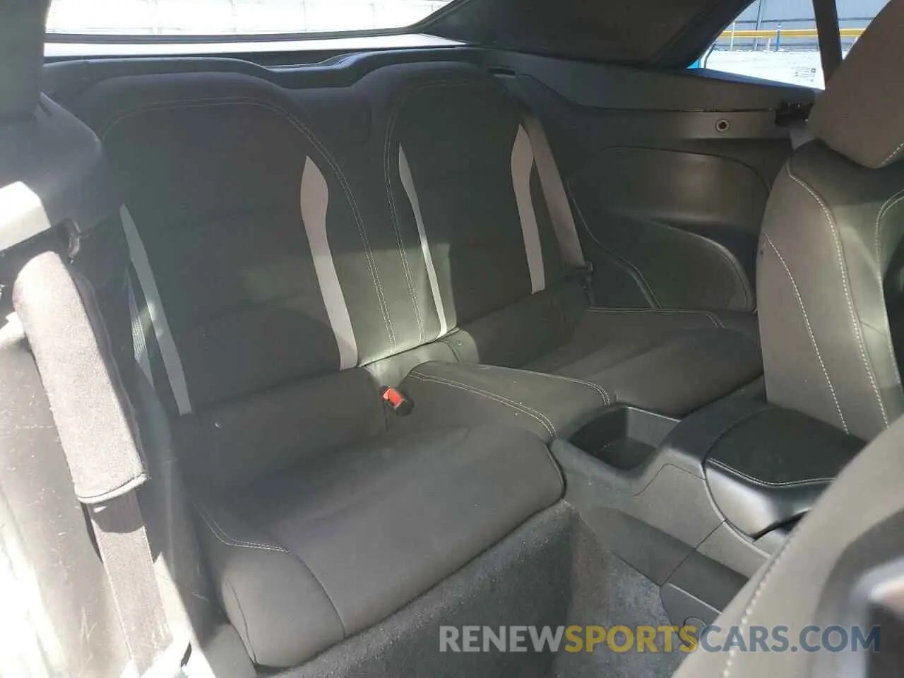 10 fotografías del automóvil dañado 1G1FB3DS9K0120019 CHEVROLET CAMARO 2019