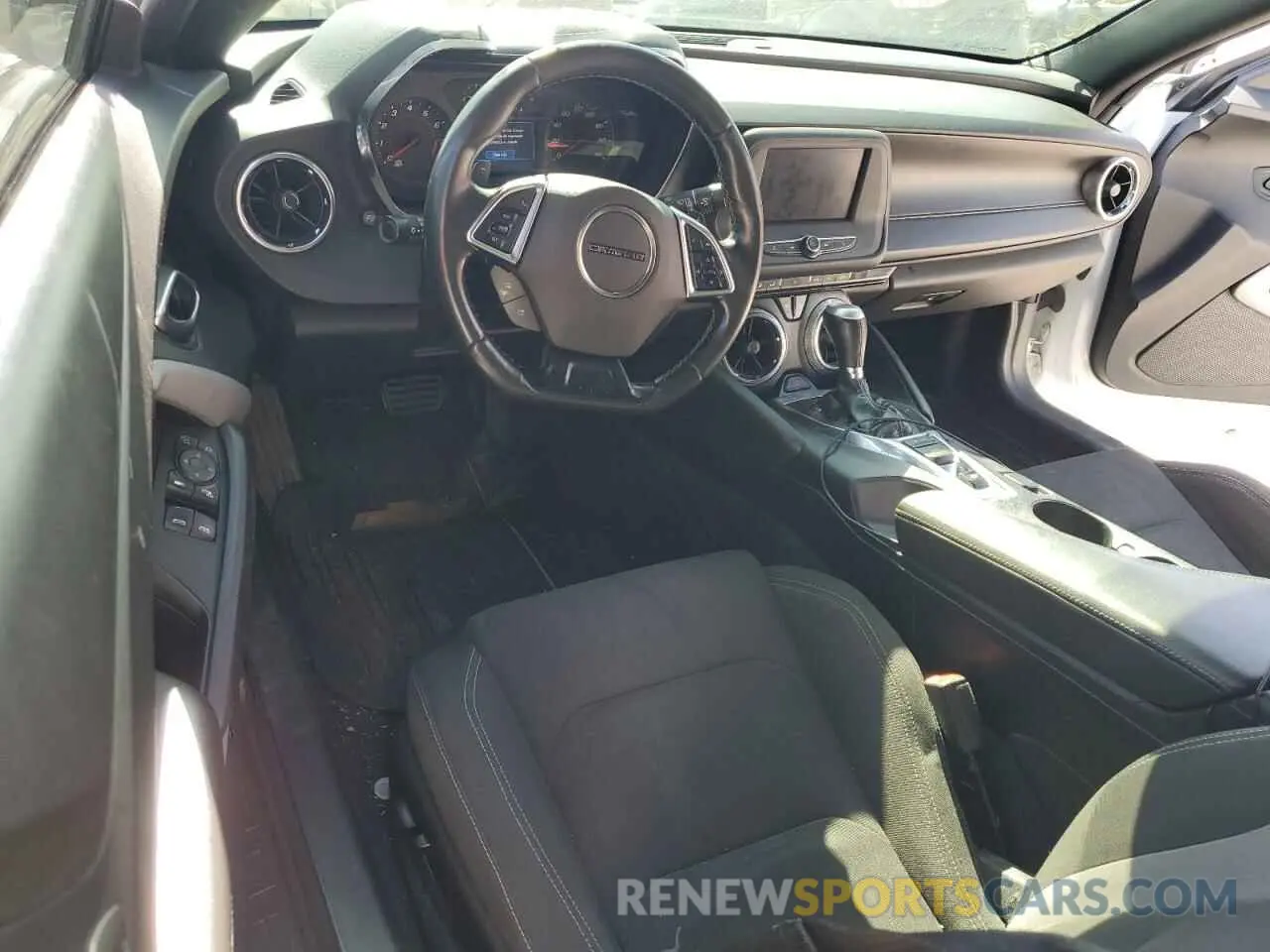 8 fotografías del automóvil dañado 1G1FB3DX1L0129164 CHEVROLET CAMARO 2020