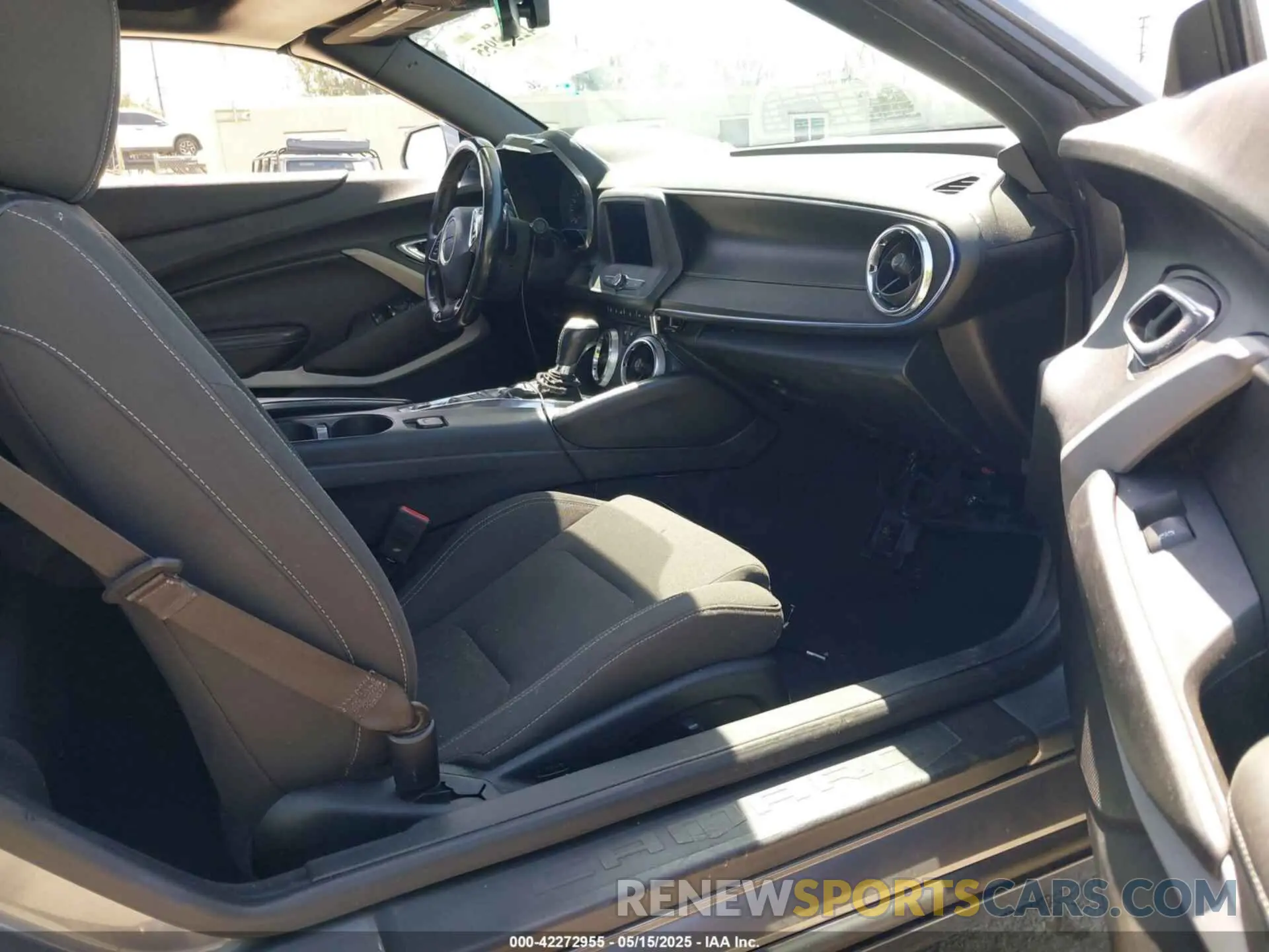 5 fotografías del automóvil dañado 1G1FB3DX4L0100371 CHEVROLET CAMARO 2020