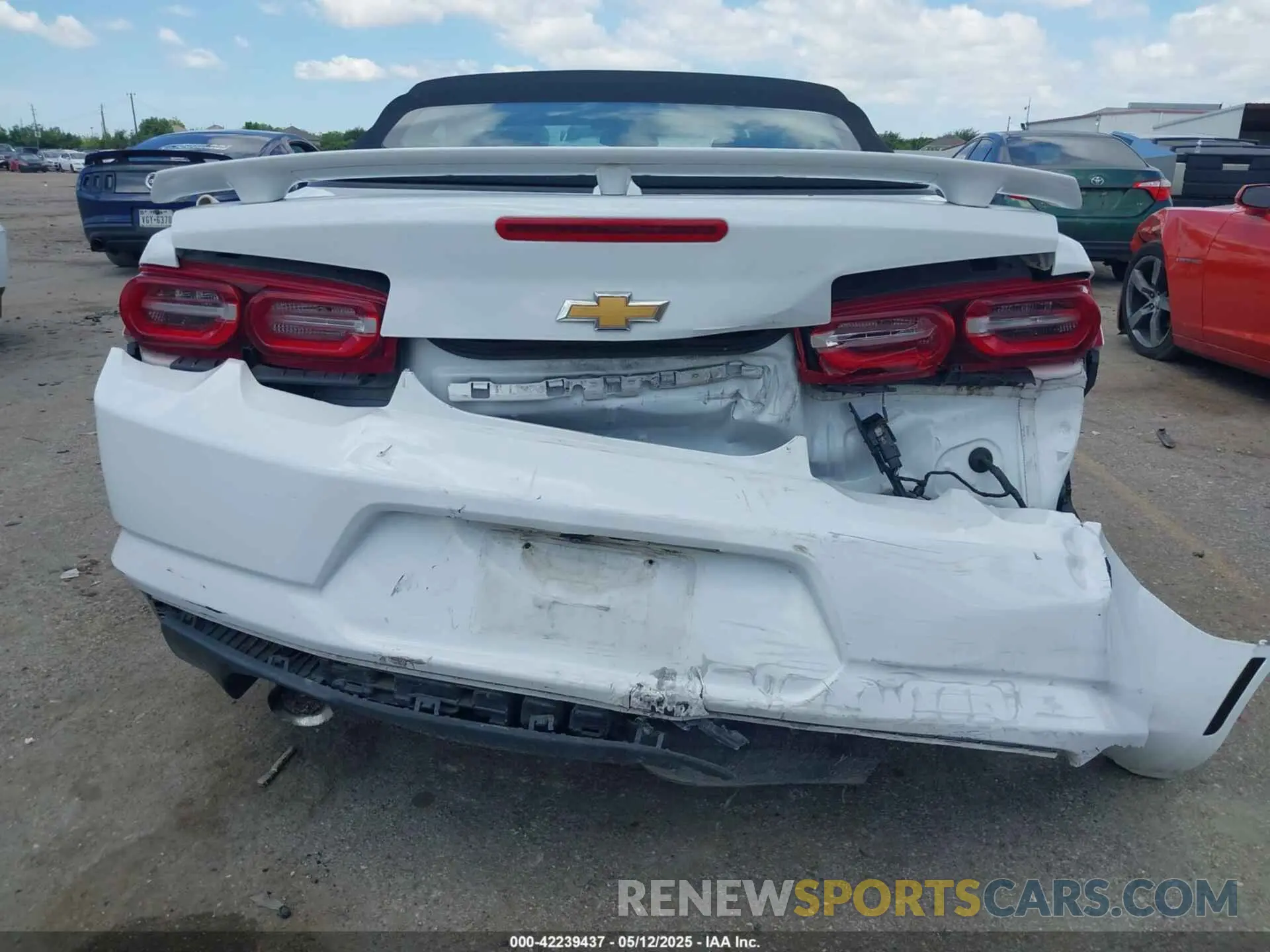 15 fotografías del automóvil dañado 1G1FB3DX5L0128681 CHEVROLET CAMARO 2020