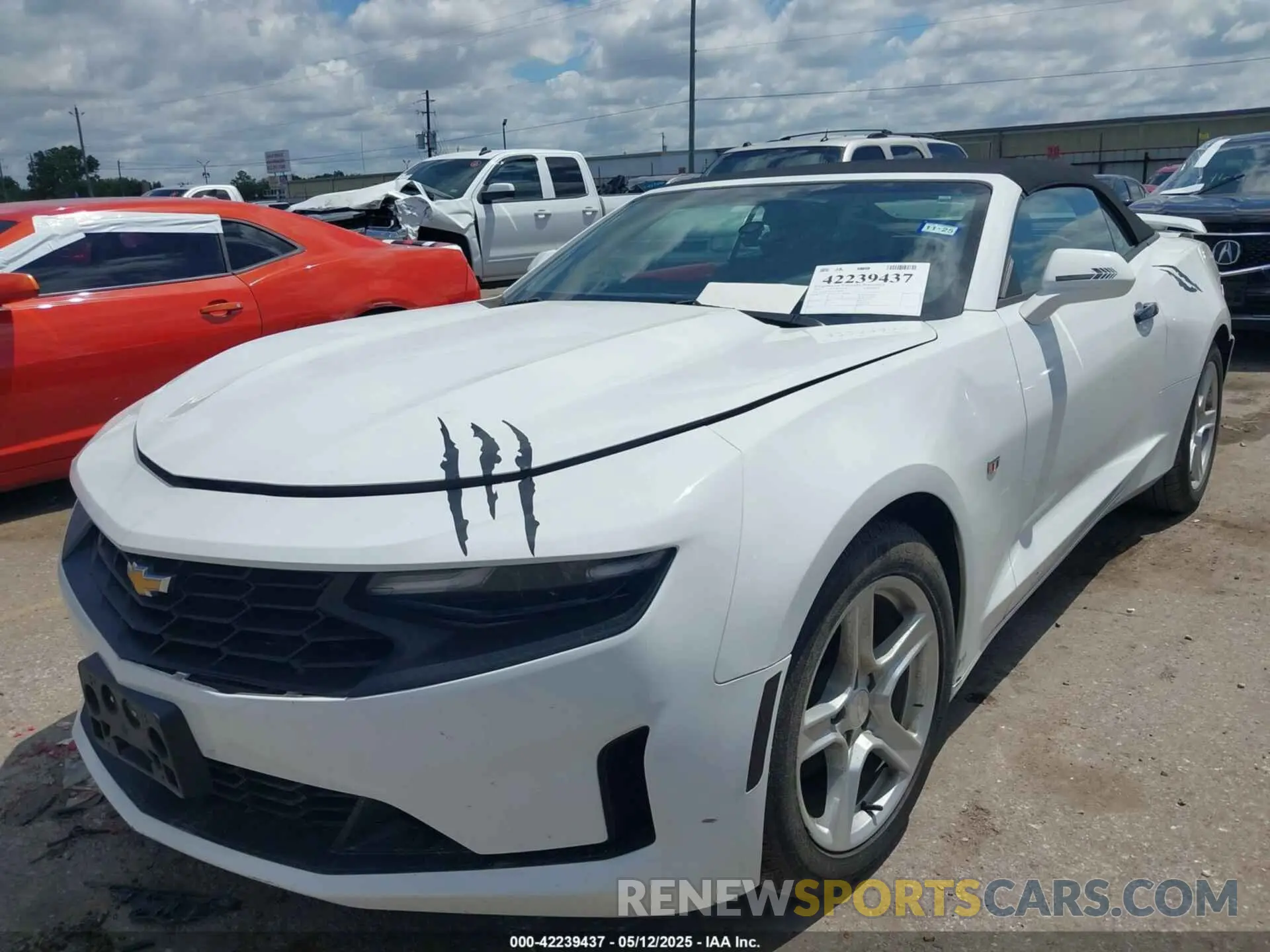 2 fotografías del automóvil dañado 1G1FB3DX5L0128681 CHEVROLET CAMARO 2020