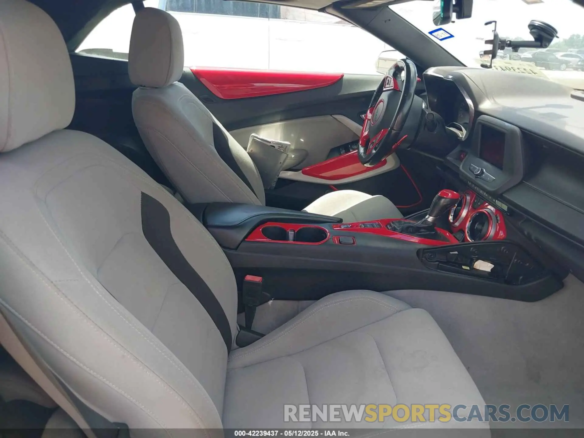 5 fotografías del automóvil dañado 1G1FB3DX5L0128681 CHEVROLET CAMARO 2020