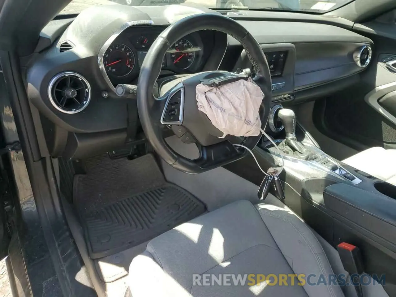8 fotografías del automóvil dañado 1G1FB3DX7L0148236 CHEVROLET CAMARO 2020