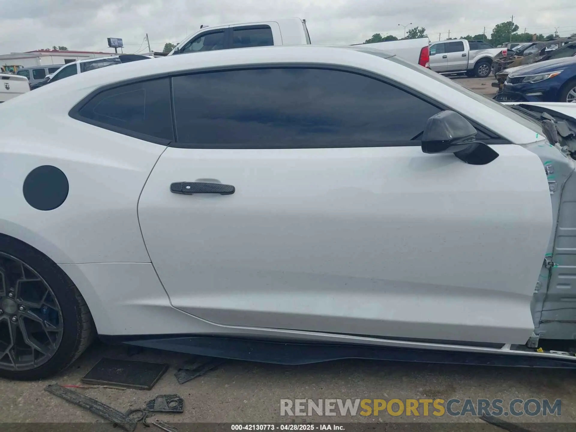 14 fotografías del automóvil dañado 1G1FF1R71L0142367 CHEVROLET CAMARO 2020