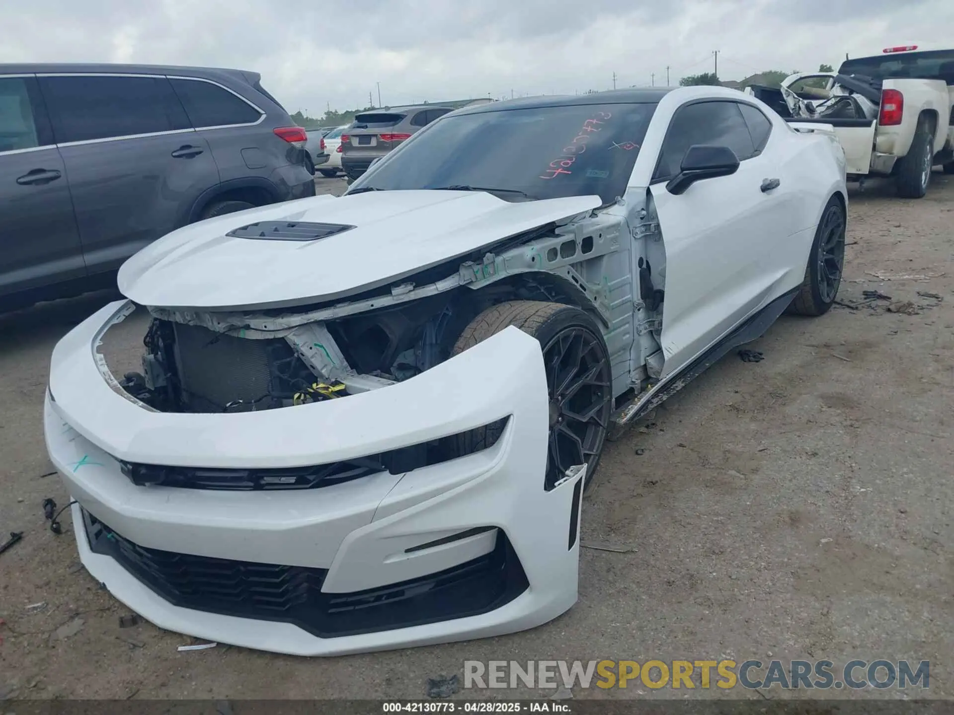 2 fotografías del automóvil dañado 1G1FF1R71L0142367 CHEVROLET CAMARO 2020