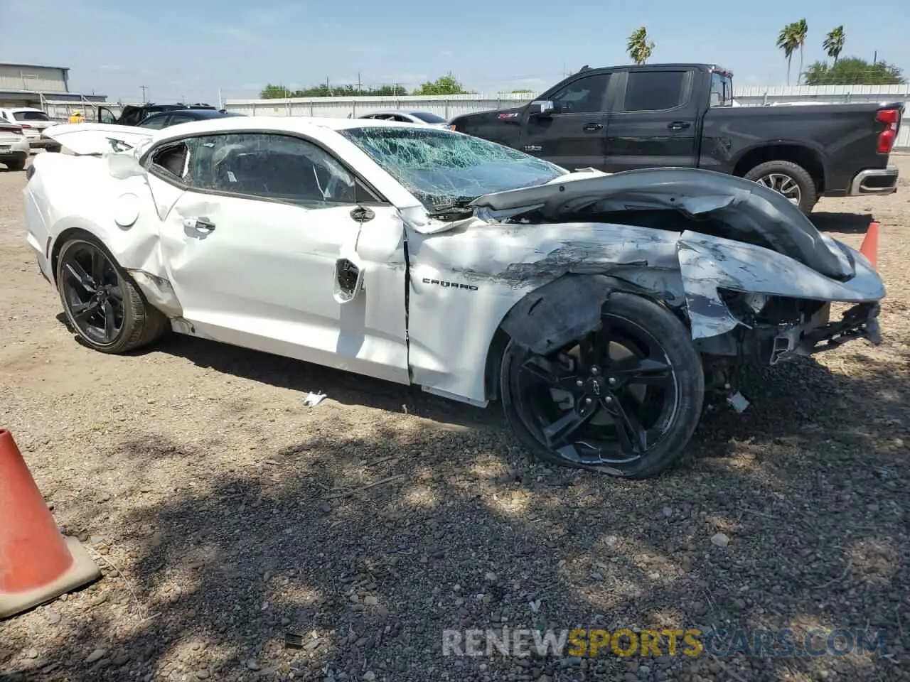 4 fotografías del automóvil dañado 1G1FB1RX1M0135075 CHEVROLET CAMARO 2021