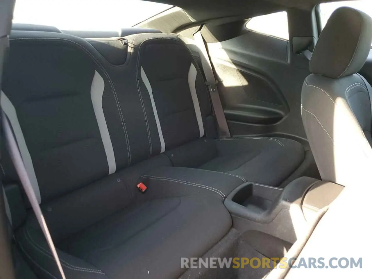 10 fotografías del automóvil dañado 1G1FB1RX1M0142799 CHEVROLET CAMARO 2021