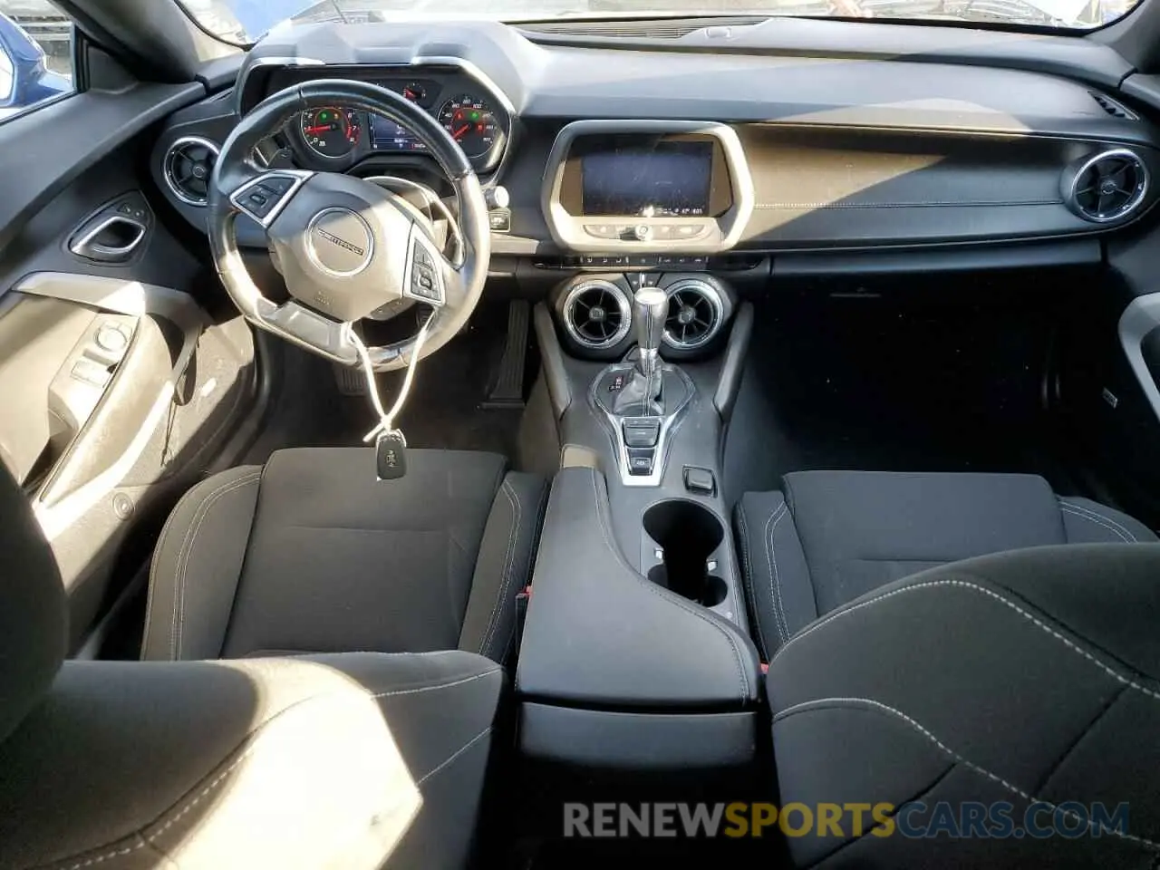 8 fotografías del automóvil dañado 1G1FB1RX1M0142799 CHEVROLET CAMARO 2021