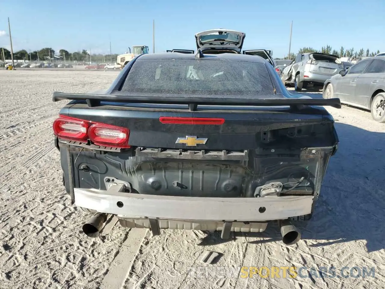 6 fotografías del automóvil dañado 1G1FB1RX2M0103137 CHEVROLET CAMARO 2021