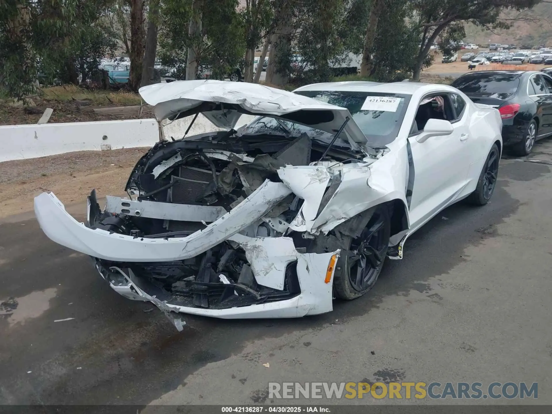 2 fotografías del automóvil dañado 1G1FD1RS9M0136909 CHEVROLET CAMARO 2021