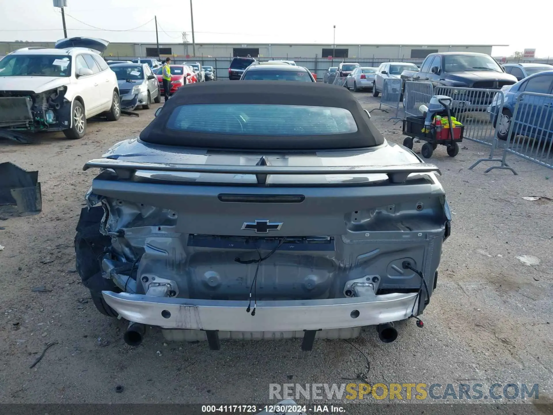 17 fotografías del automóvil dañado 1G1FD3DS0M0141533 CHEVROLET CAMARO 2021
