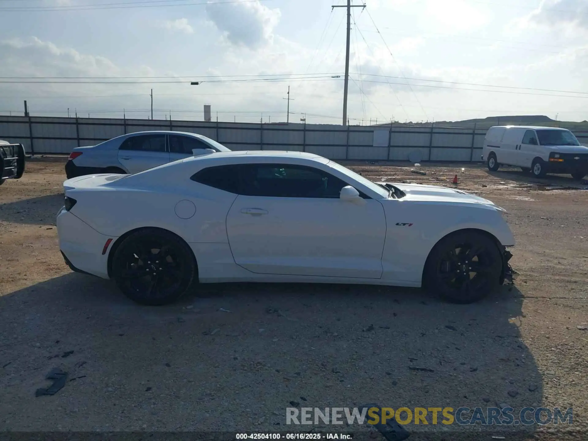 14 fotografías del automóvil dañado 1G1FF1R76M0138820 CHEVROLET CAMARO 2021