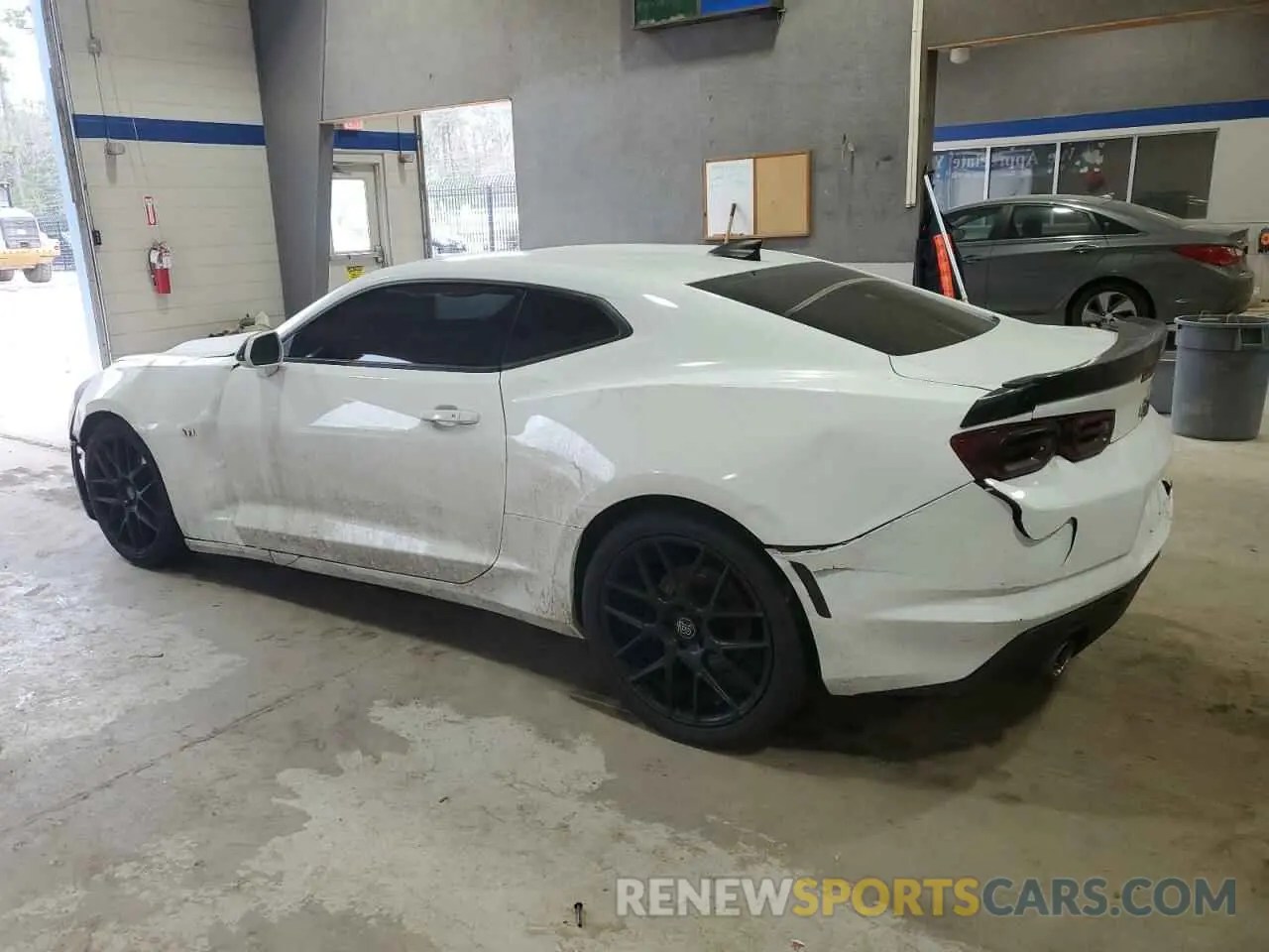 2 fotografías del automóvil dañado 1G1FB1RX1N0121078 CHEVROLET CAMARO 2022
