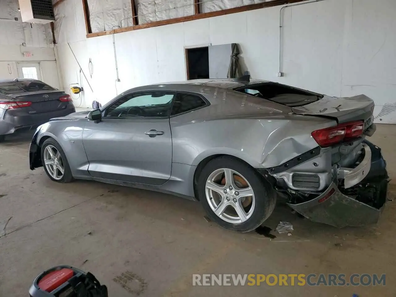 2 fotografías del automóvil dañado 1G1FB1RS6P0147361 CHEVROLET CAMARO 2023