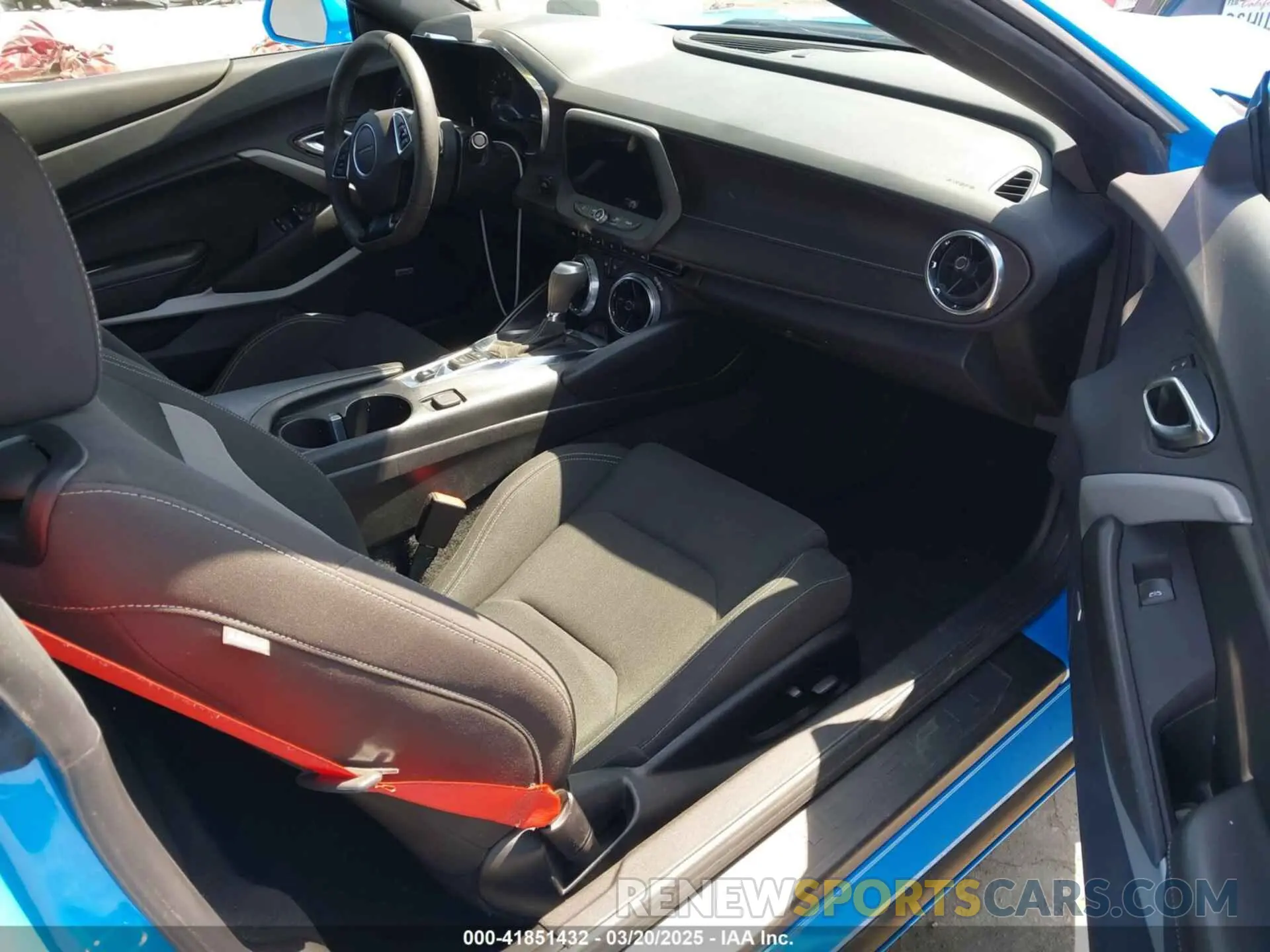 5 fotografías del automóvil dañado 1G1FB3DS5P0114158 CHEVROLET CAMARO 2023