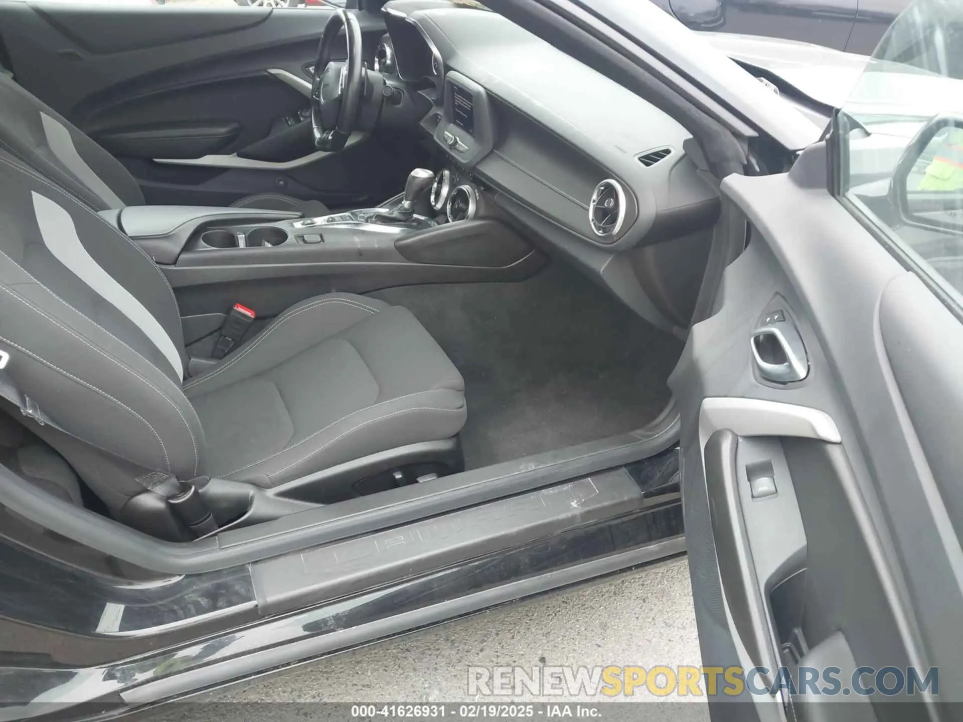 5 fotografías del automóvil dañado 1G1FB3DS5P0131350 CHEVROLET CAMARO 2023