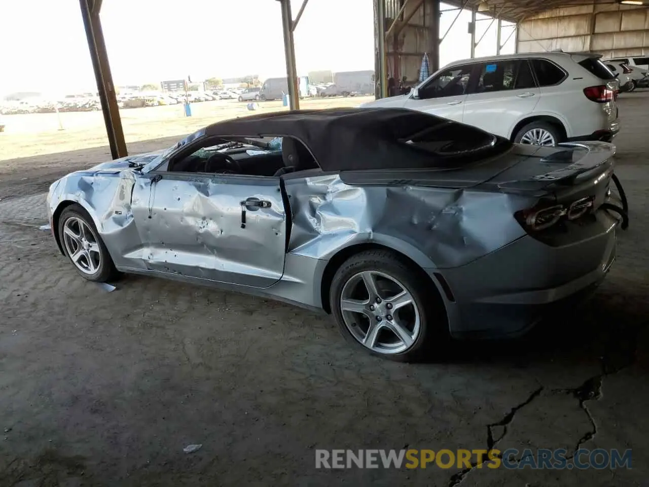 2 fotografías del automóvil dañado 1G1FB3DX4P0149219 CHEVROLET CAMARO 2023