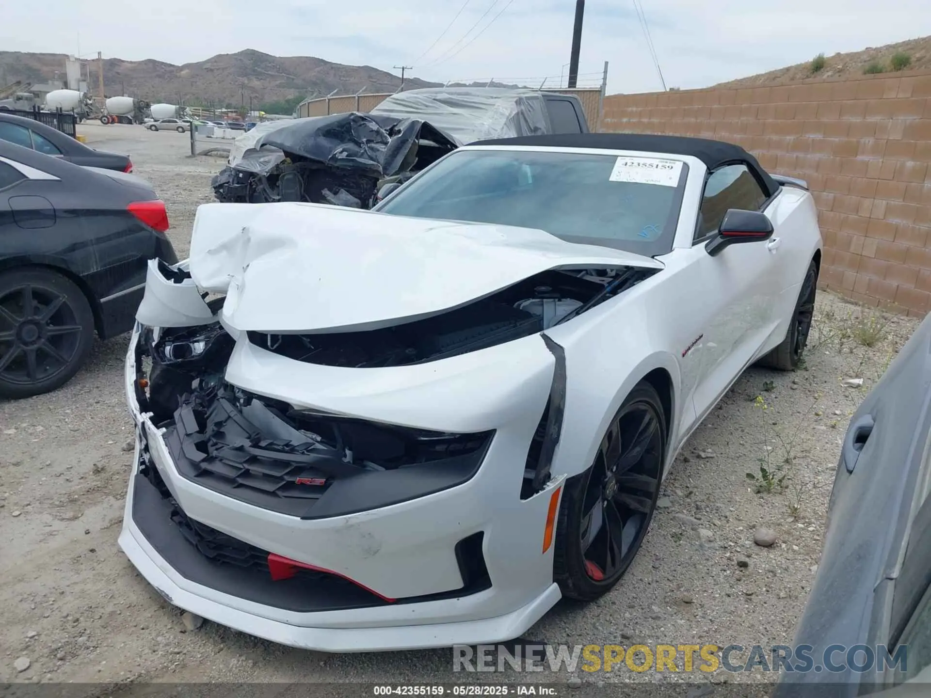 2 fotografías del automóvil dañado 1G1FD3DSXP0111296 CHEVROLET CAMARO 2023