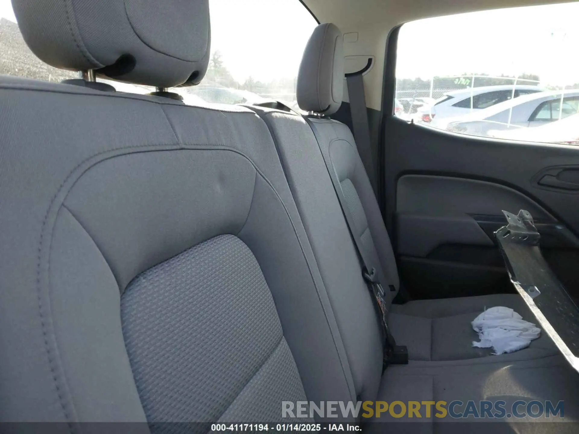 8 fotografías del automóvil dañado 1GCGTBEN0K1356113 CHEVROLET COLORADO 2019