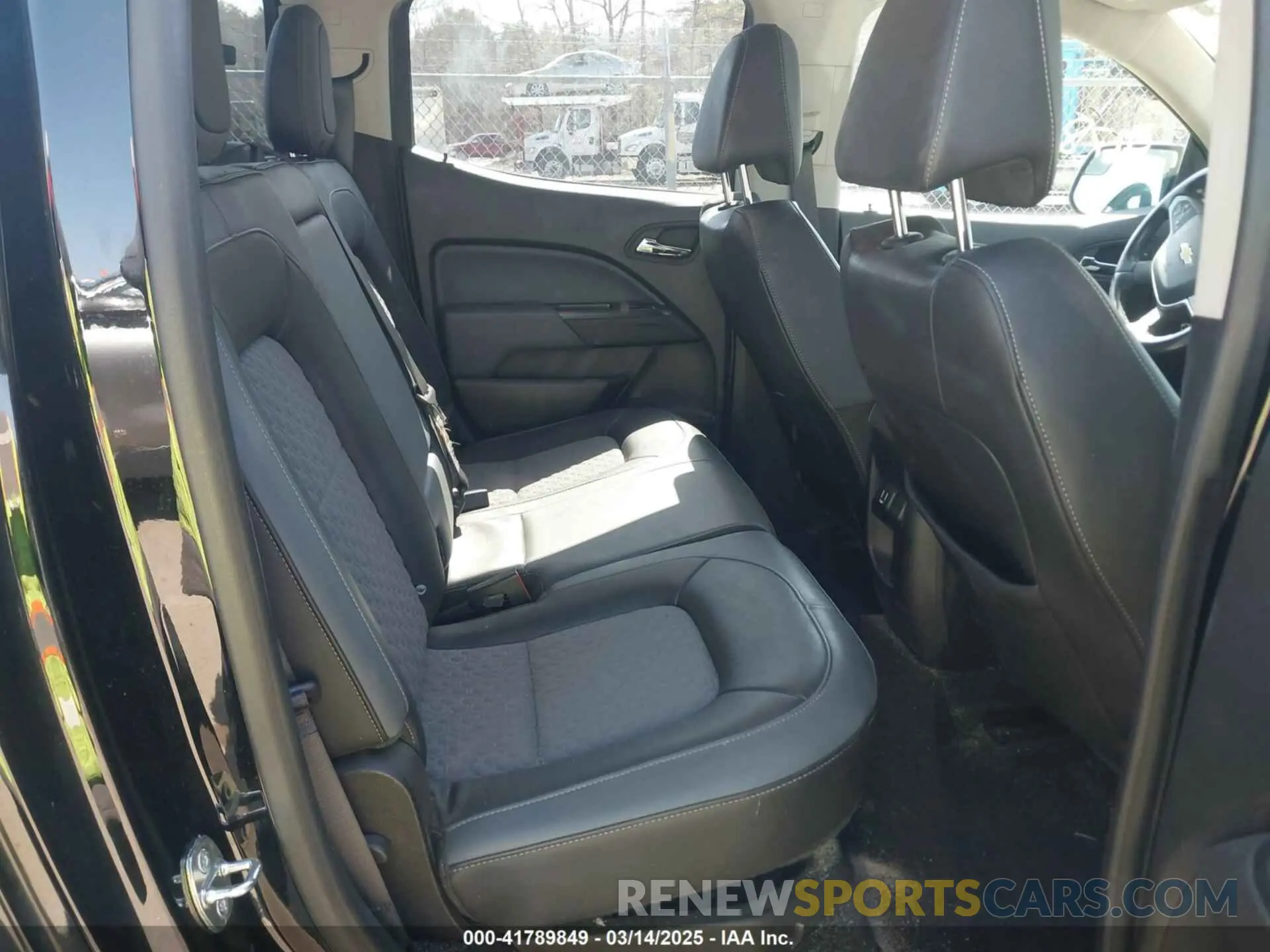 8 fotografías del automóvil dañado 1GCGTDEN3K1100236 CHEVROLET COLORADO 2019