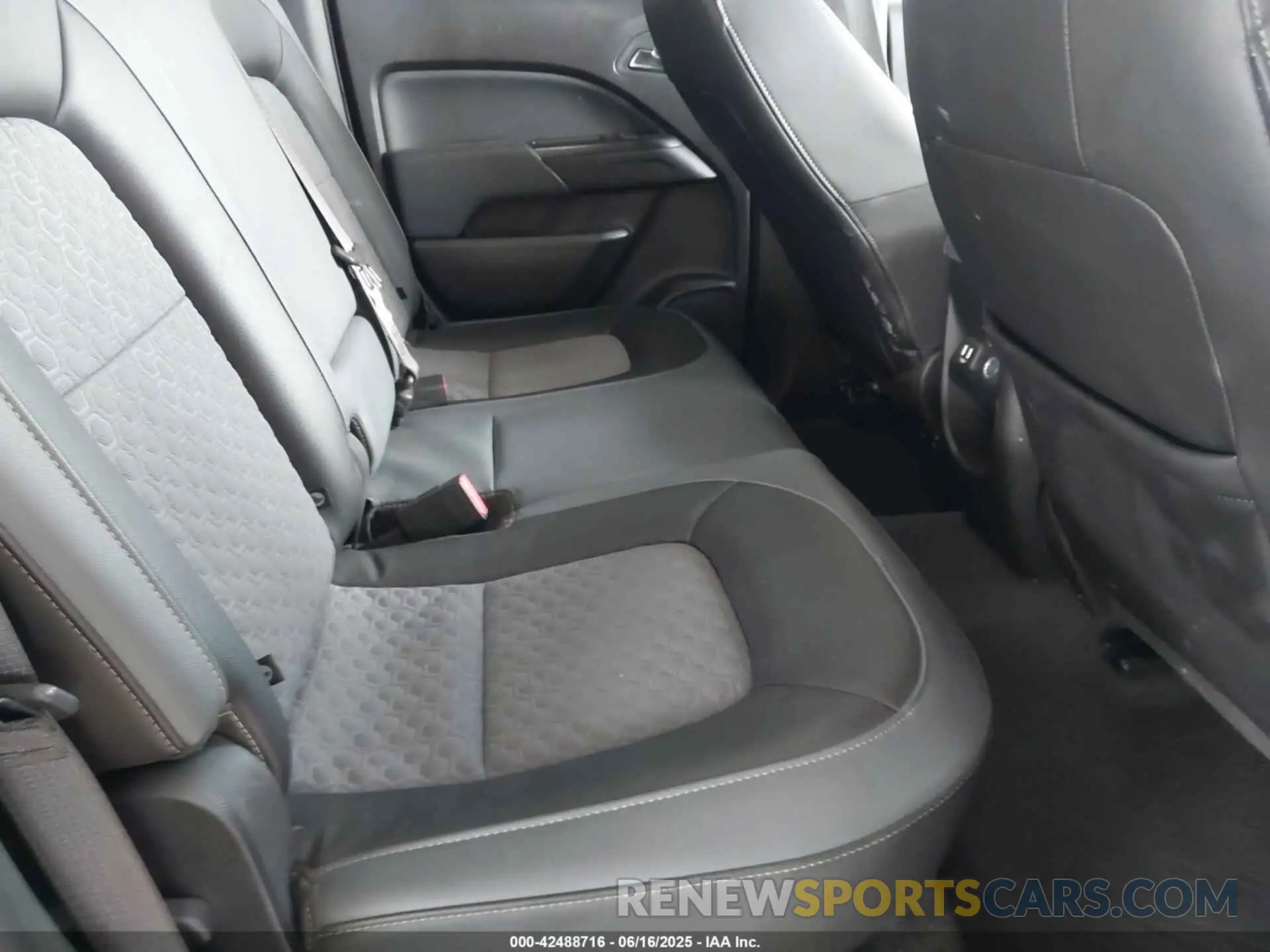 8 fotografías del automóvil dañado 1GCGTDEN3K1294489 CHEVROLET COLORADO 2019