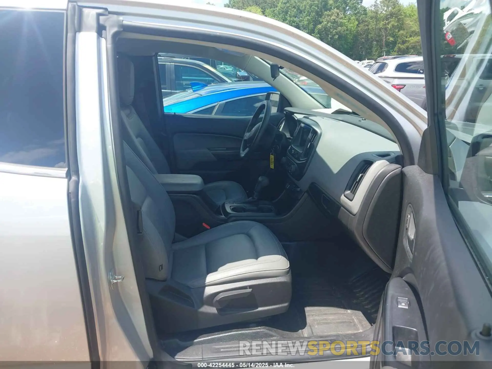 5 fotografías del automóvil dañado 1GCHSBEA3K1260366 CHEVROLET COLORADO 2019