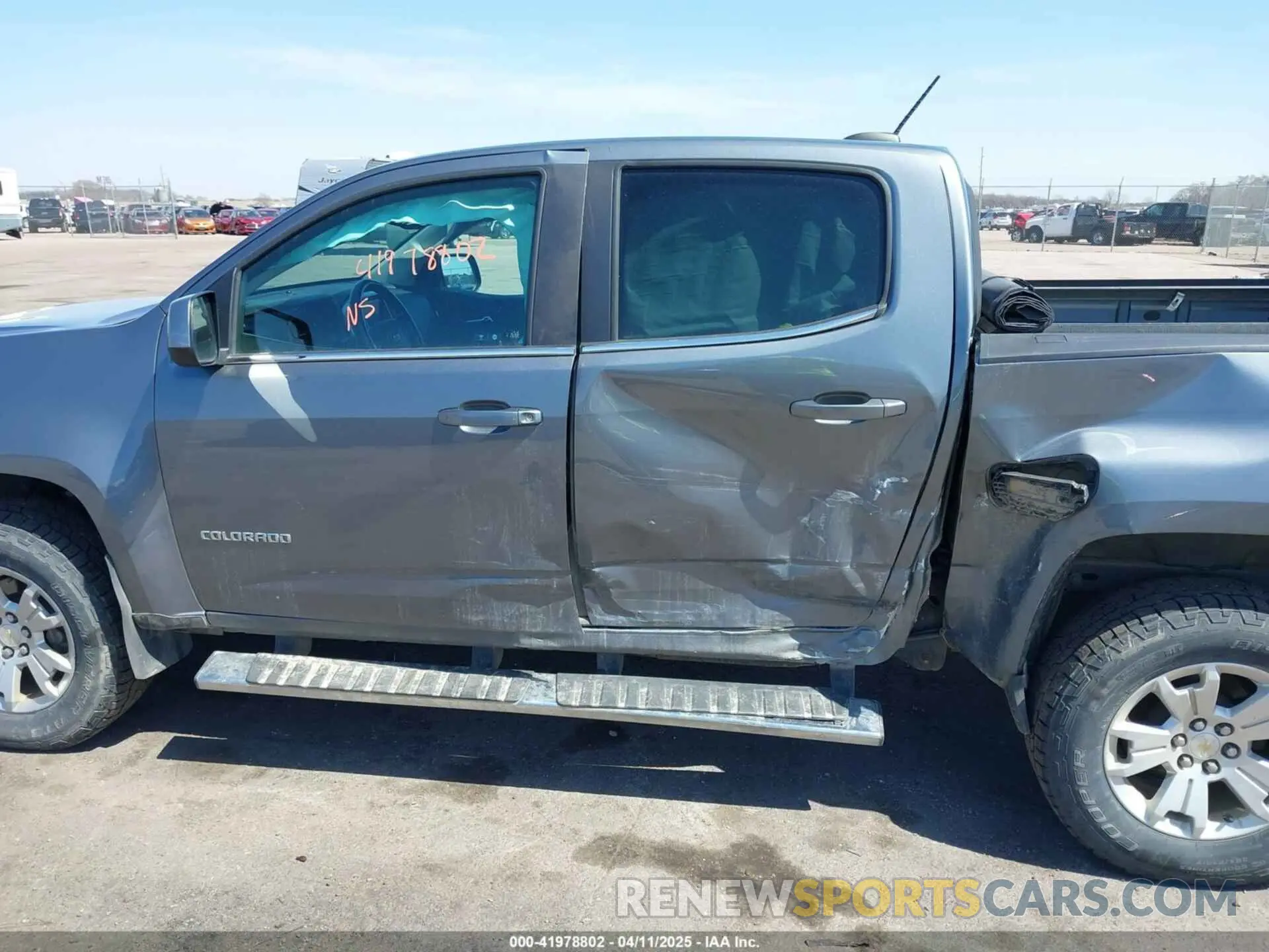 14 fotografías del automóvil dañado 1GCGTCEN5L1203881 CHEVROLET COLORADO 2020