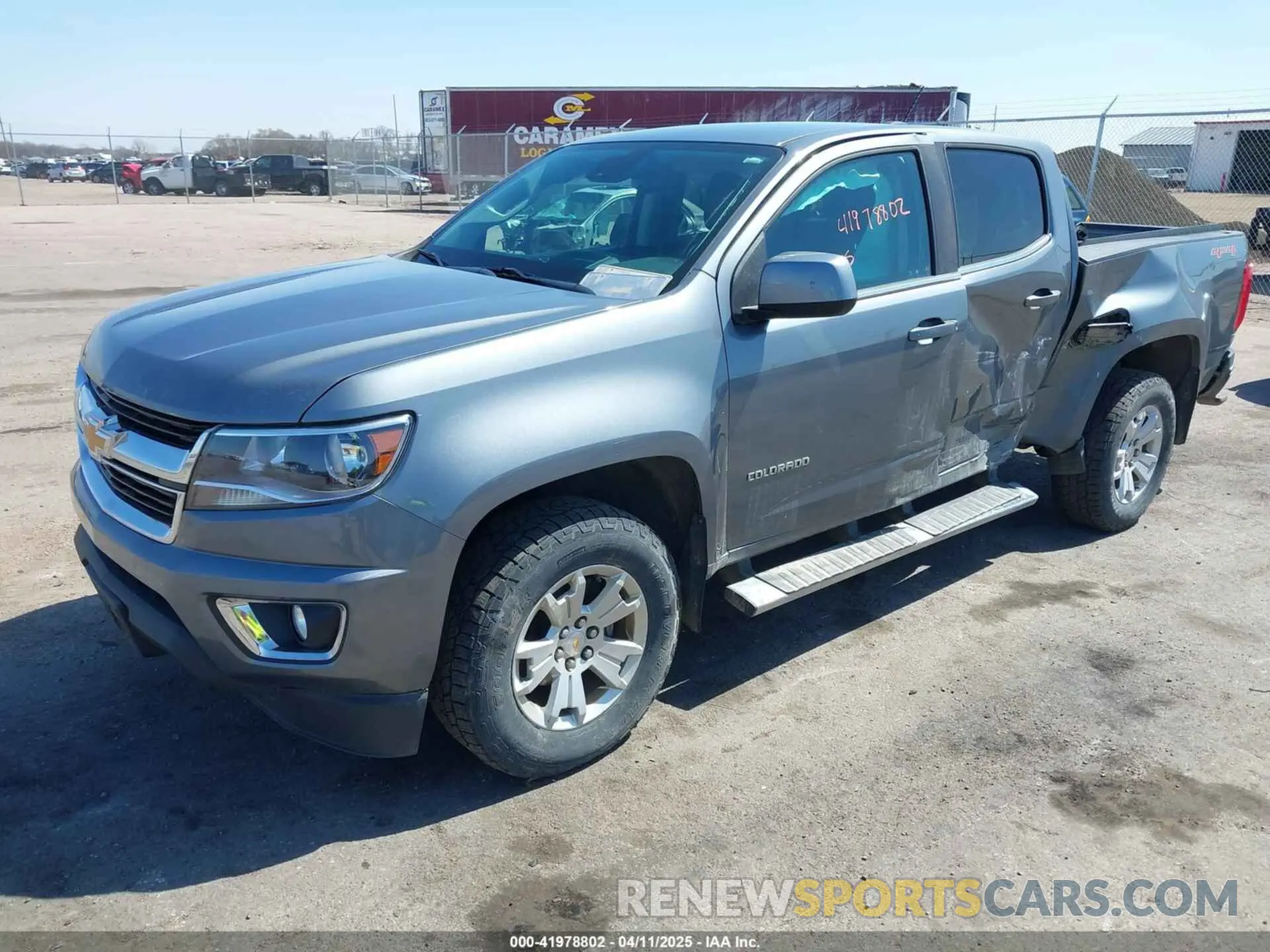 2 fotografías del automóvil dañado 1GCGTCEN5L1203881 CHEVROLET COLORADO 2020