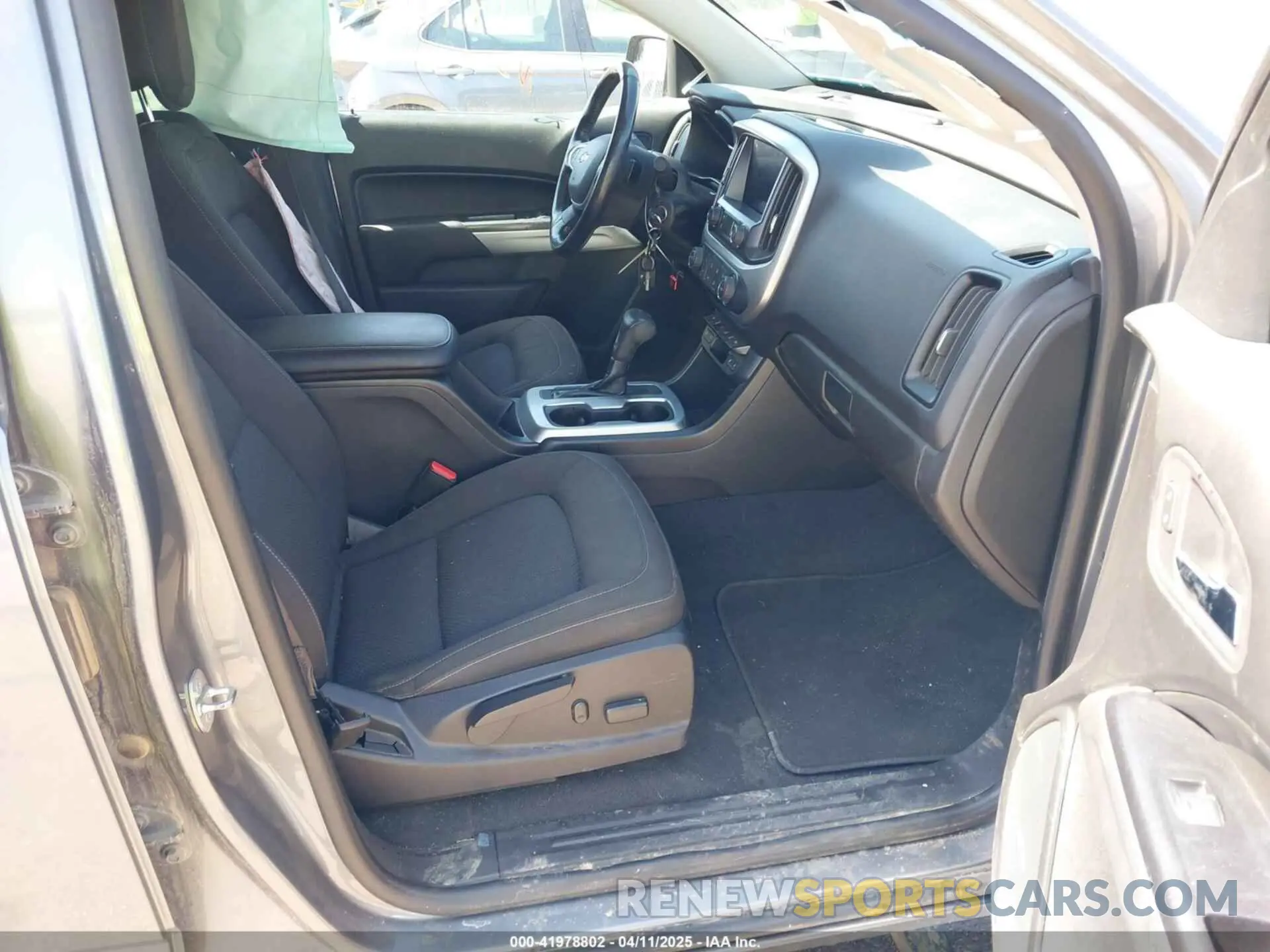 5 fotografías del automóvil dañado 1GCGTCEN5L1203881 CHEVROLET COLORADO 2020