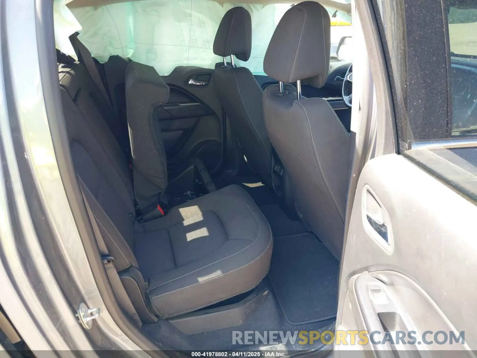 8 fotografías del automóvil dañado 1GCGTCEN5L1203881 CHEVROLET COLORADO 2020
