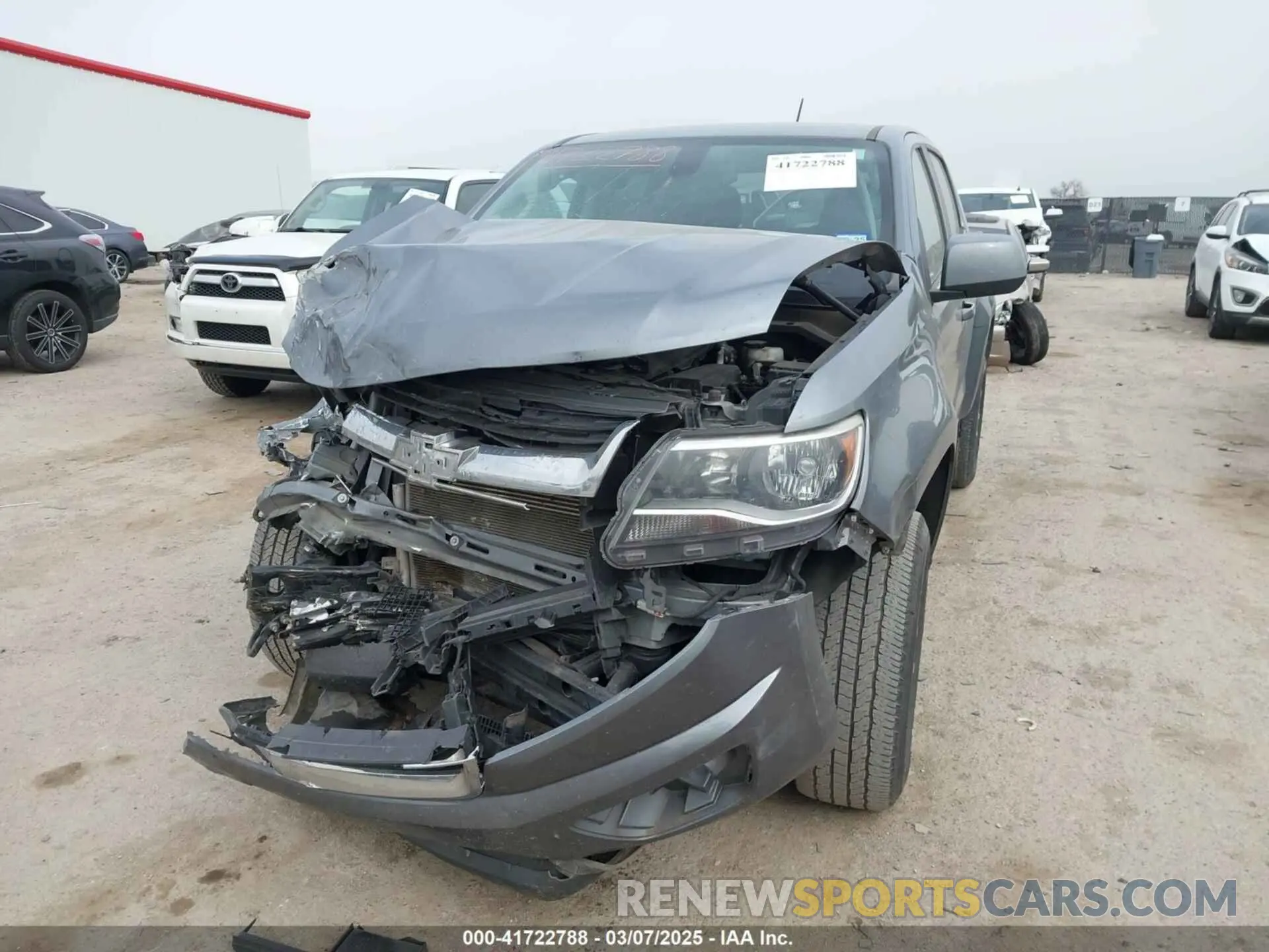 2 fotografías del automóvil dañado 1GCGTCEN6L1201671 CHEVROLET COLORADO 2020