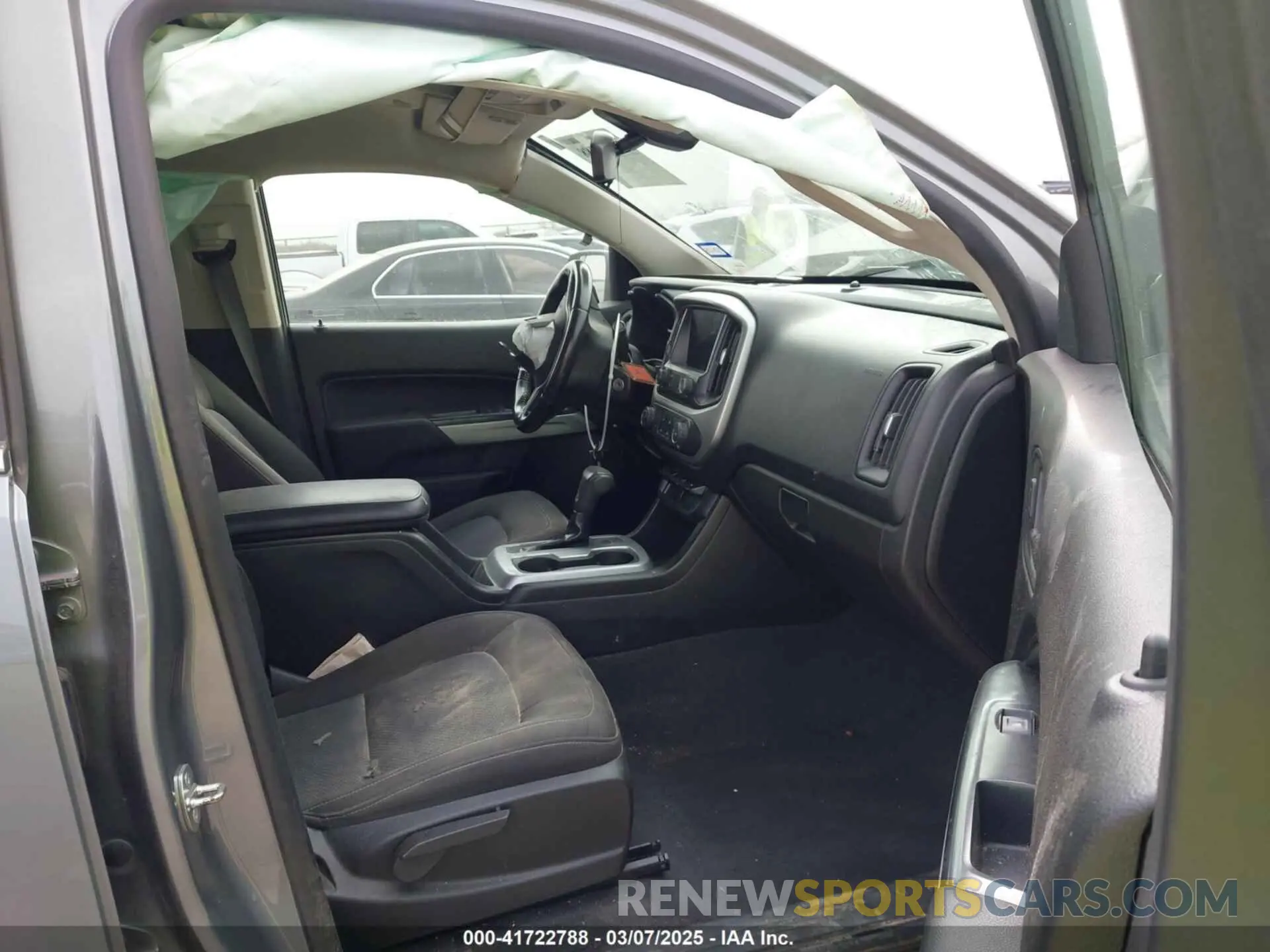 5 fotografías del automóvil dañado 1GCGTCEN6L1201671 CHEVROLET COLORADO 2020