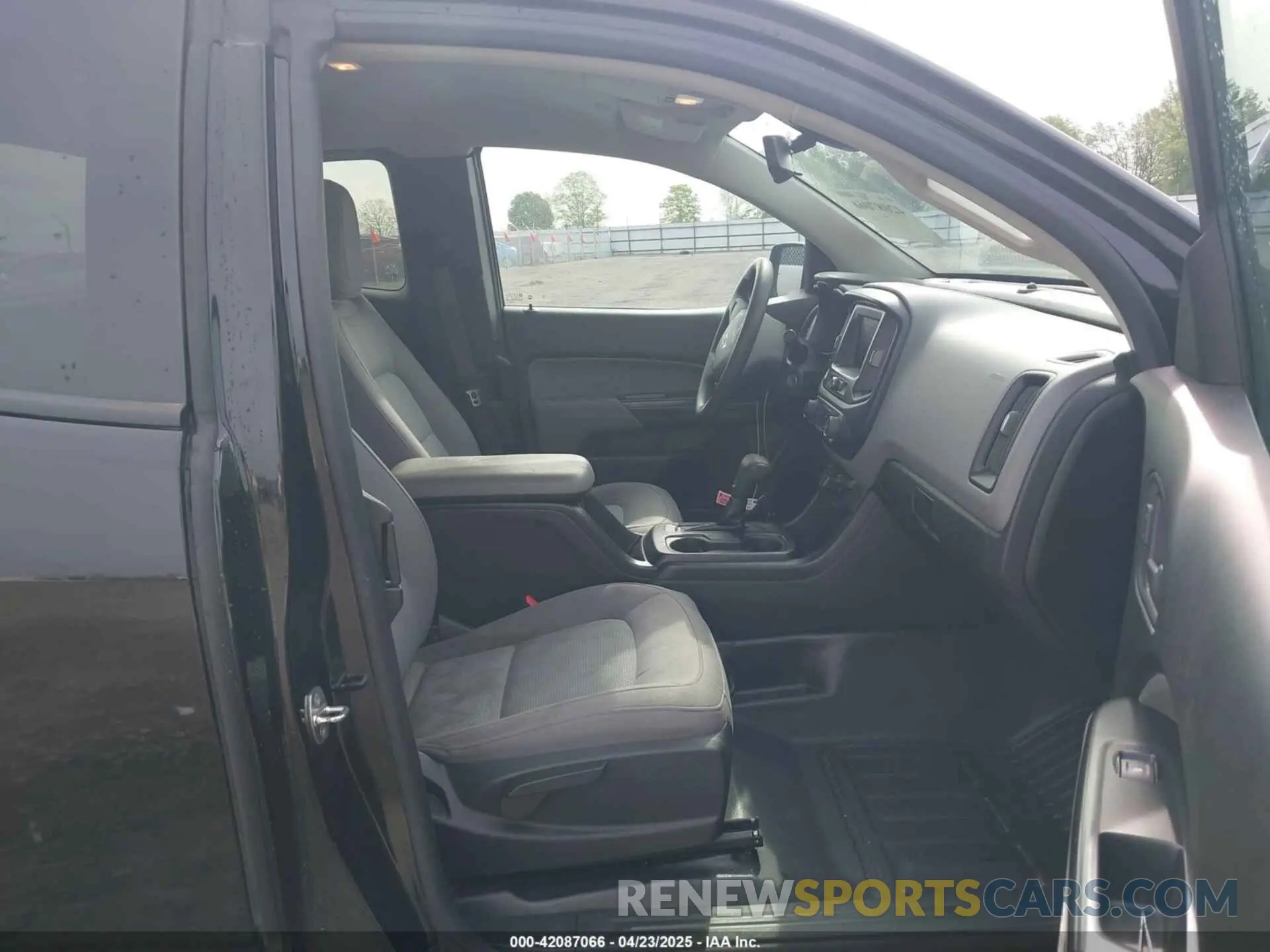 5 fotografías del automóvil dañado 1GCHSBEA6L1233776 CHEVROLET COLORADO 2020