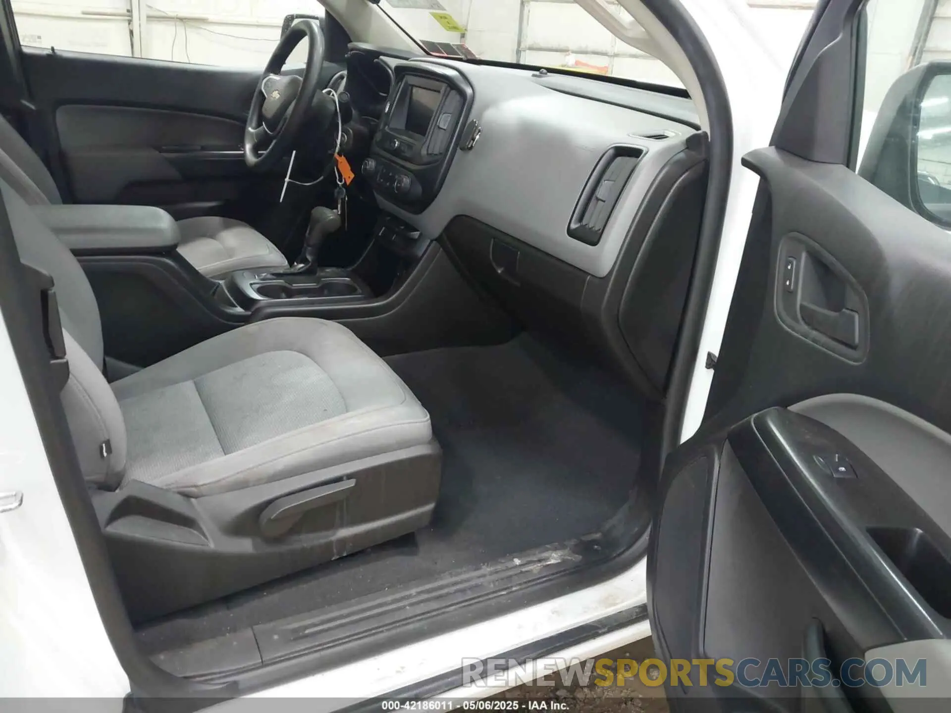 5 fotografías del automóvil dañado 1GCHSBEA8L1227686 CHEVROLET COLORADO 2020
