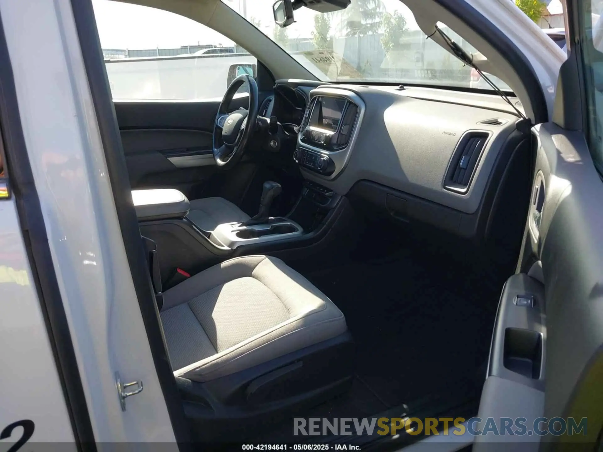 5 fotografías del automóvil dañado 1GCHSCENXL1168004 CHEVROLET COLORADO 2020